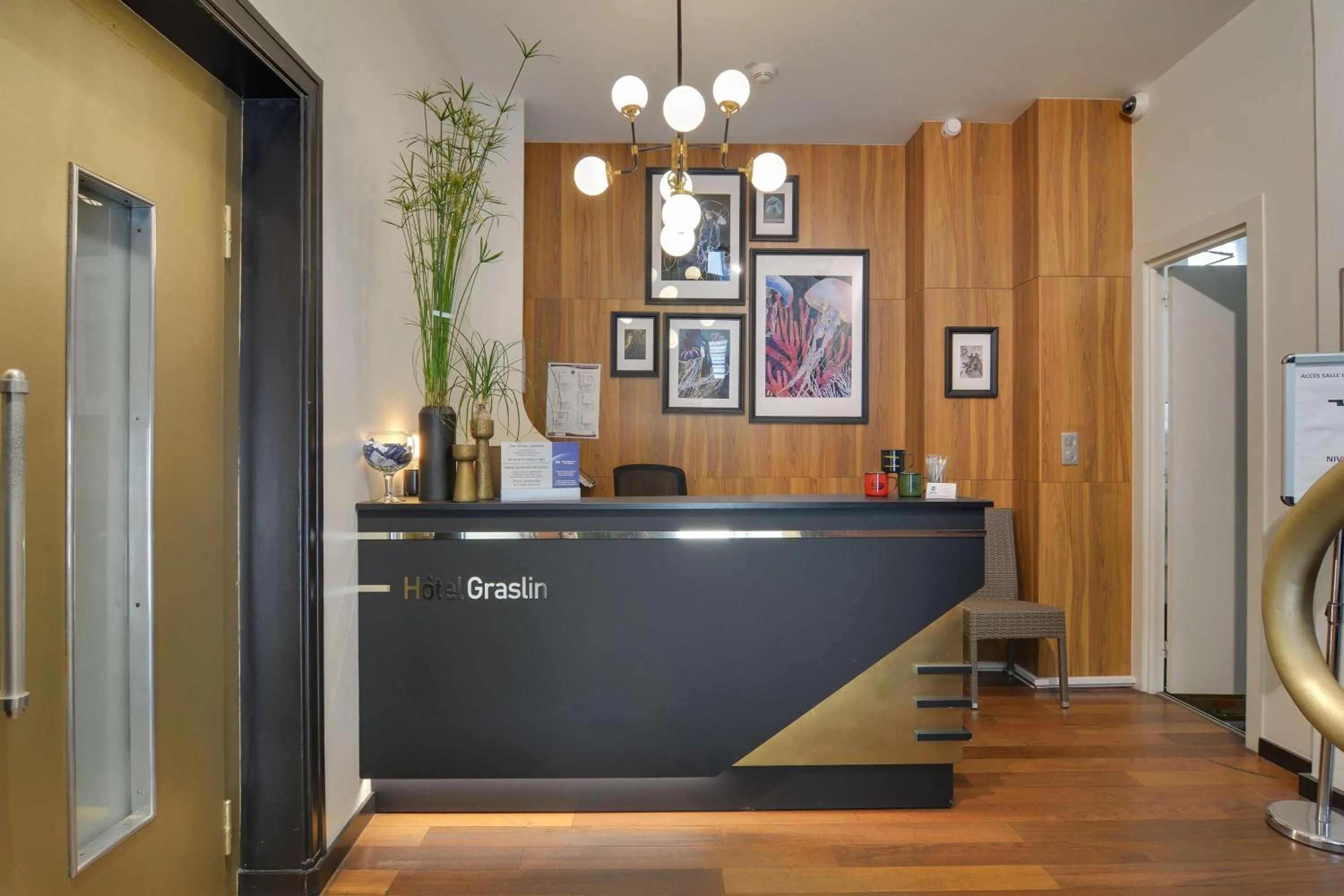 Lobby or reception in Best Western Hotel Graslin