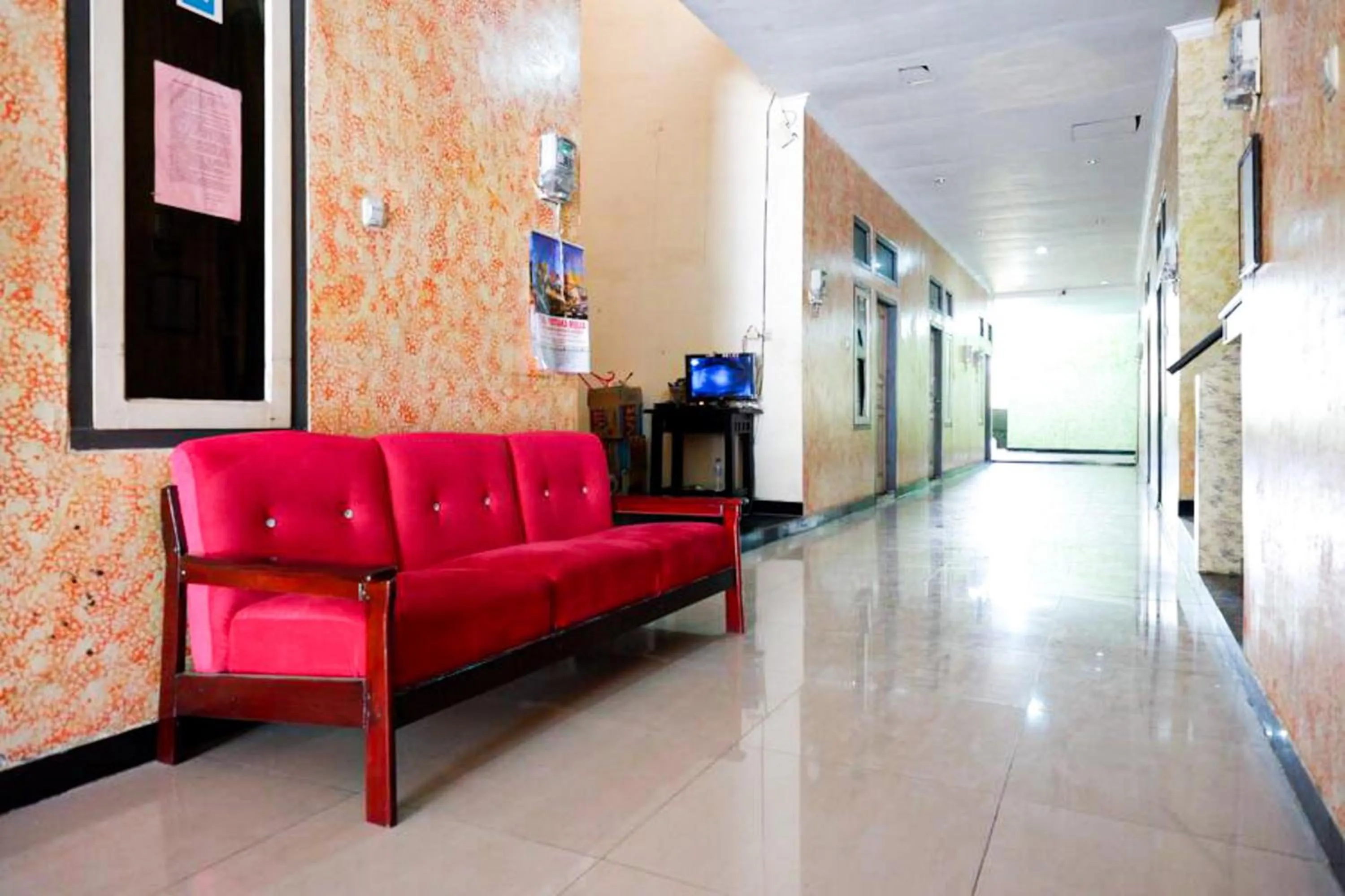 RedDoorz near GOR Wisanggeni