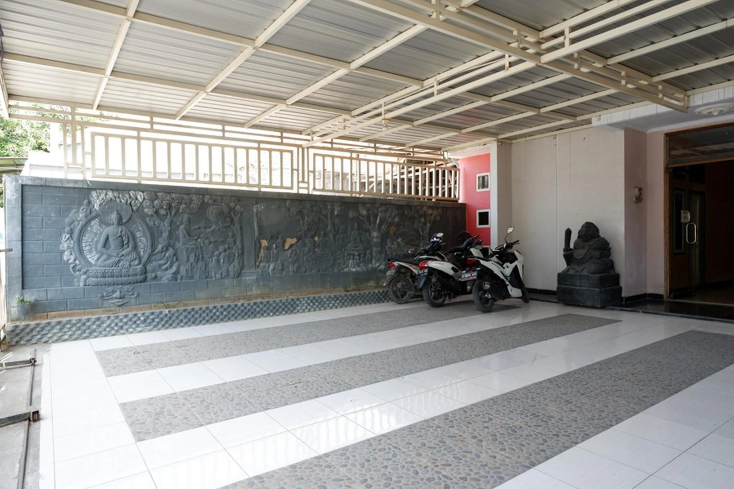 Area and facilities in RedDoorz near GOR Wisanggeni