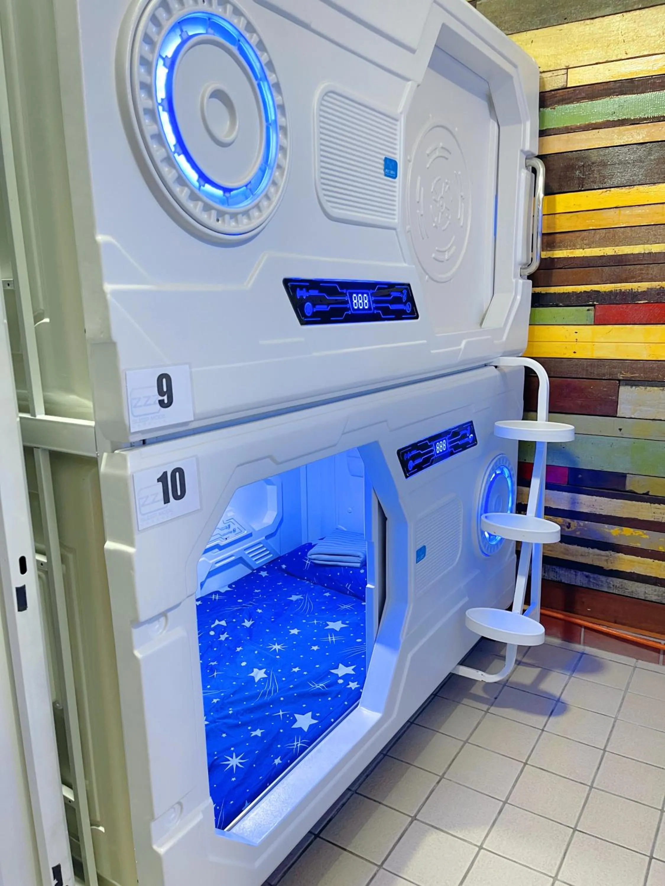 On site in ZZZ SLEEP MODE CAPSULE