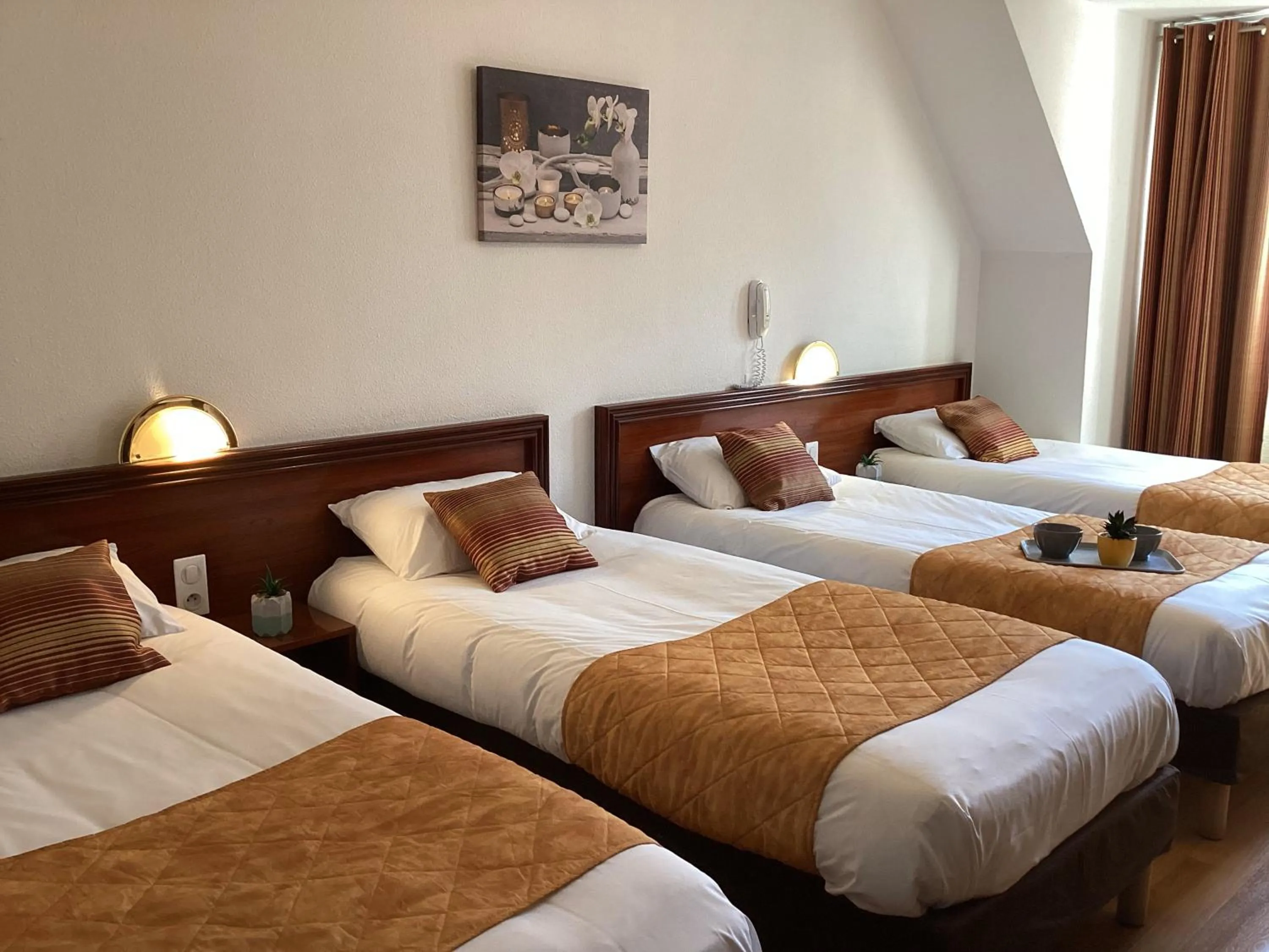 Photo of the whole room, Bed in Hôtel Angelic