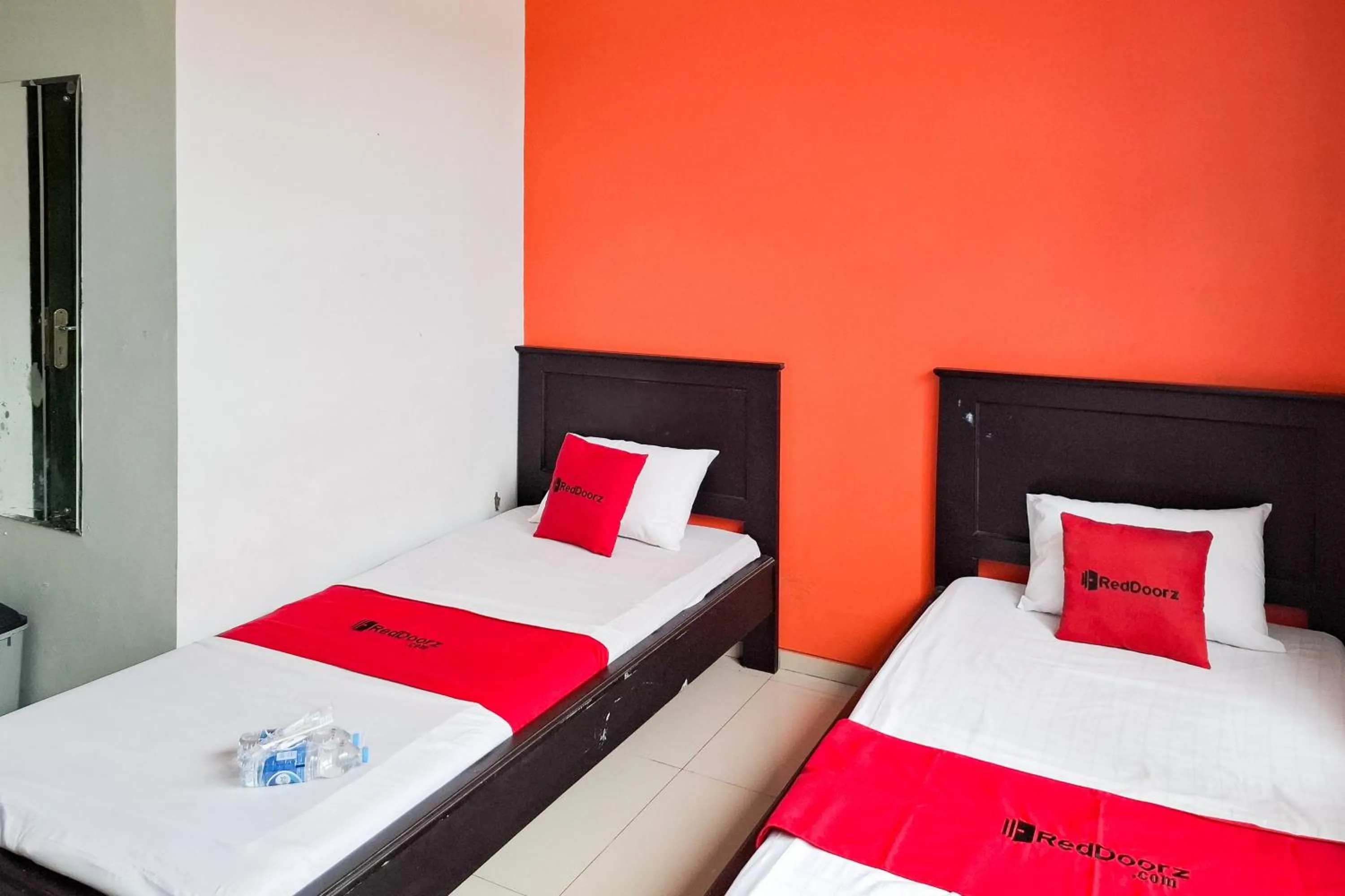 Bedroom, Bed in RedDoorz Syariah at Harmoni near Alun Alun Kudus