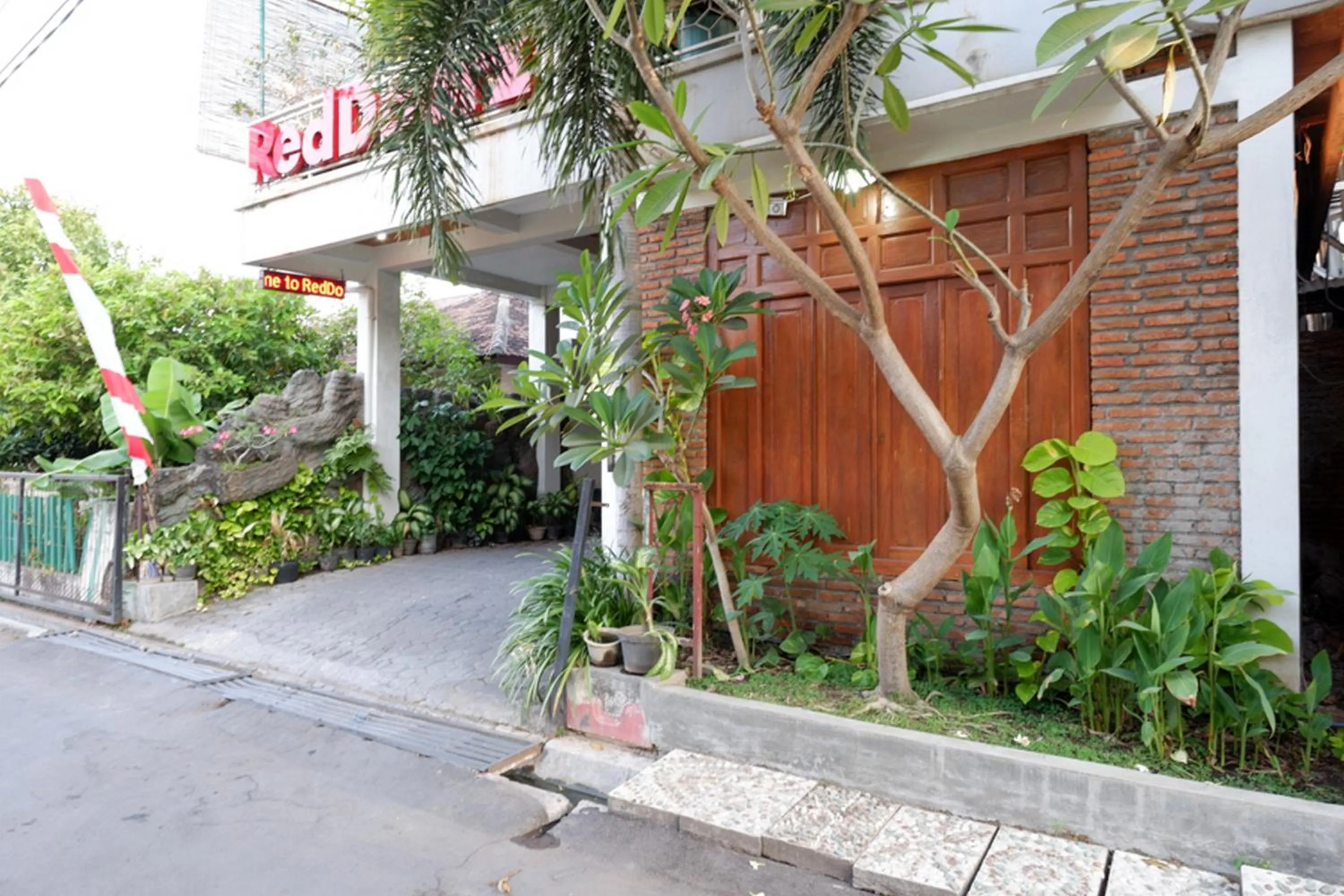 Facade/entrance in RedDoorz Syariah near Menara Kudus