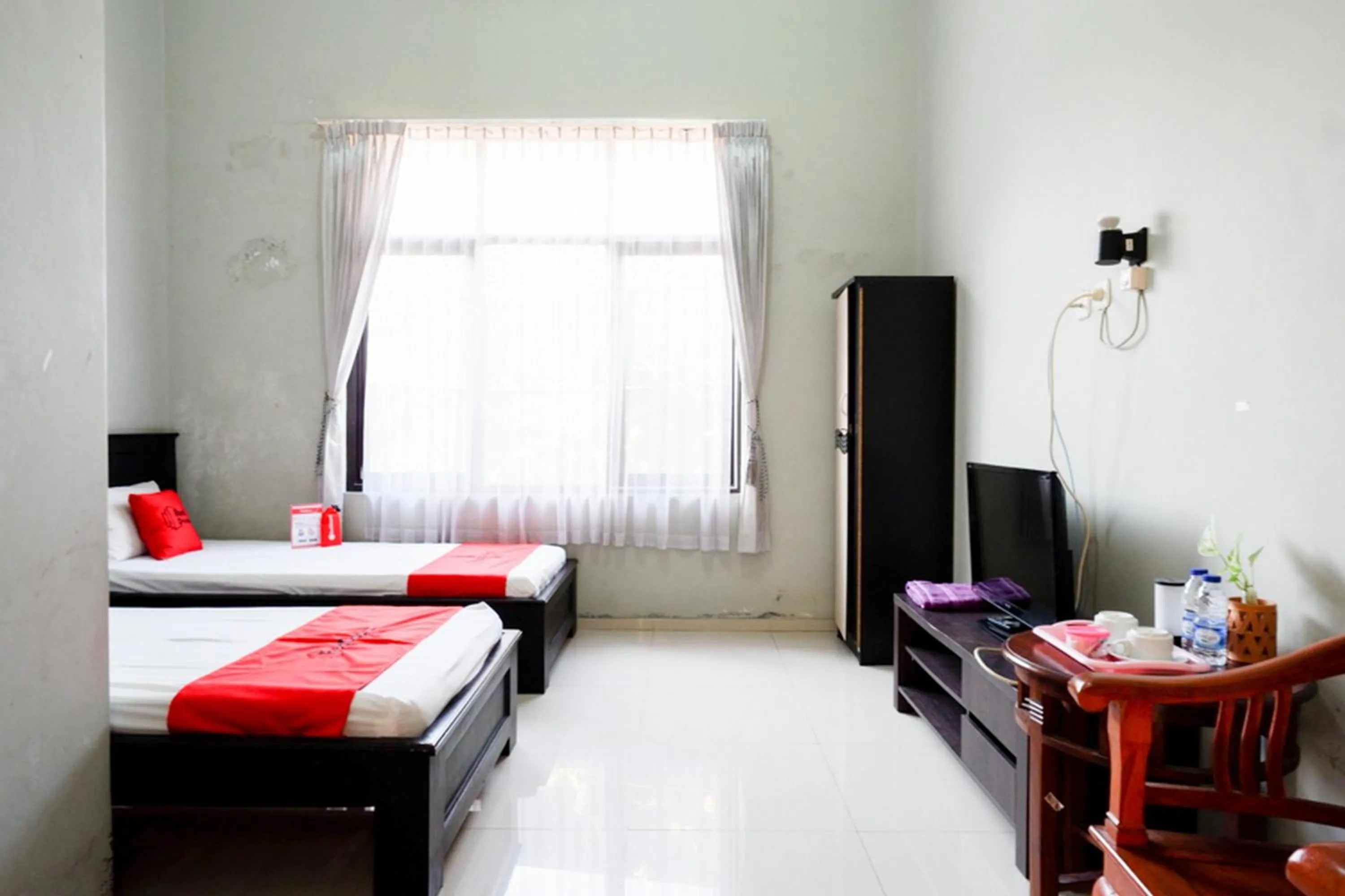 Bedroom in RedDoorz Syariah near Menara Kudus