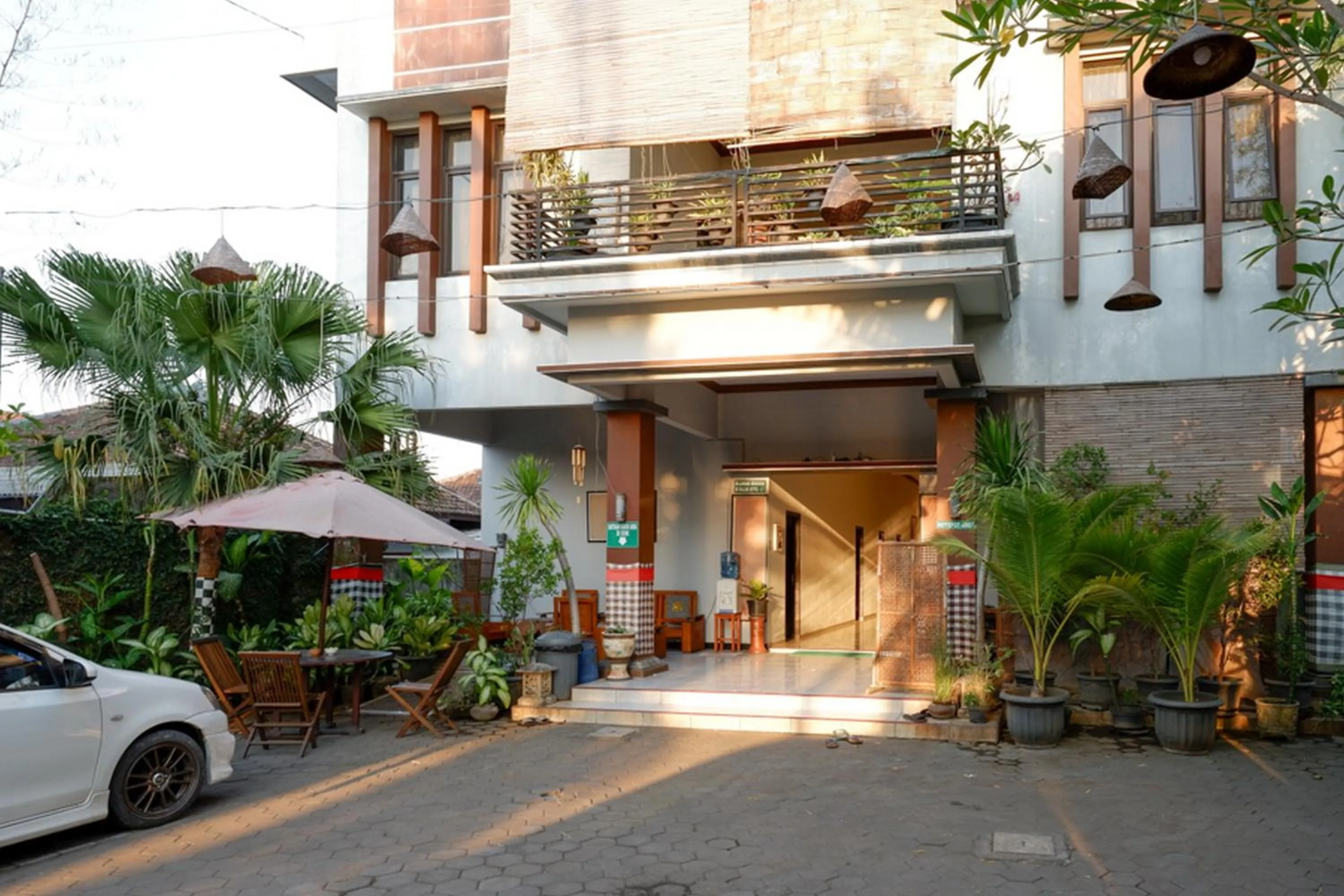 Facade/entrance in RedDoorz Syariah near Menara Kudus