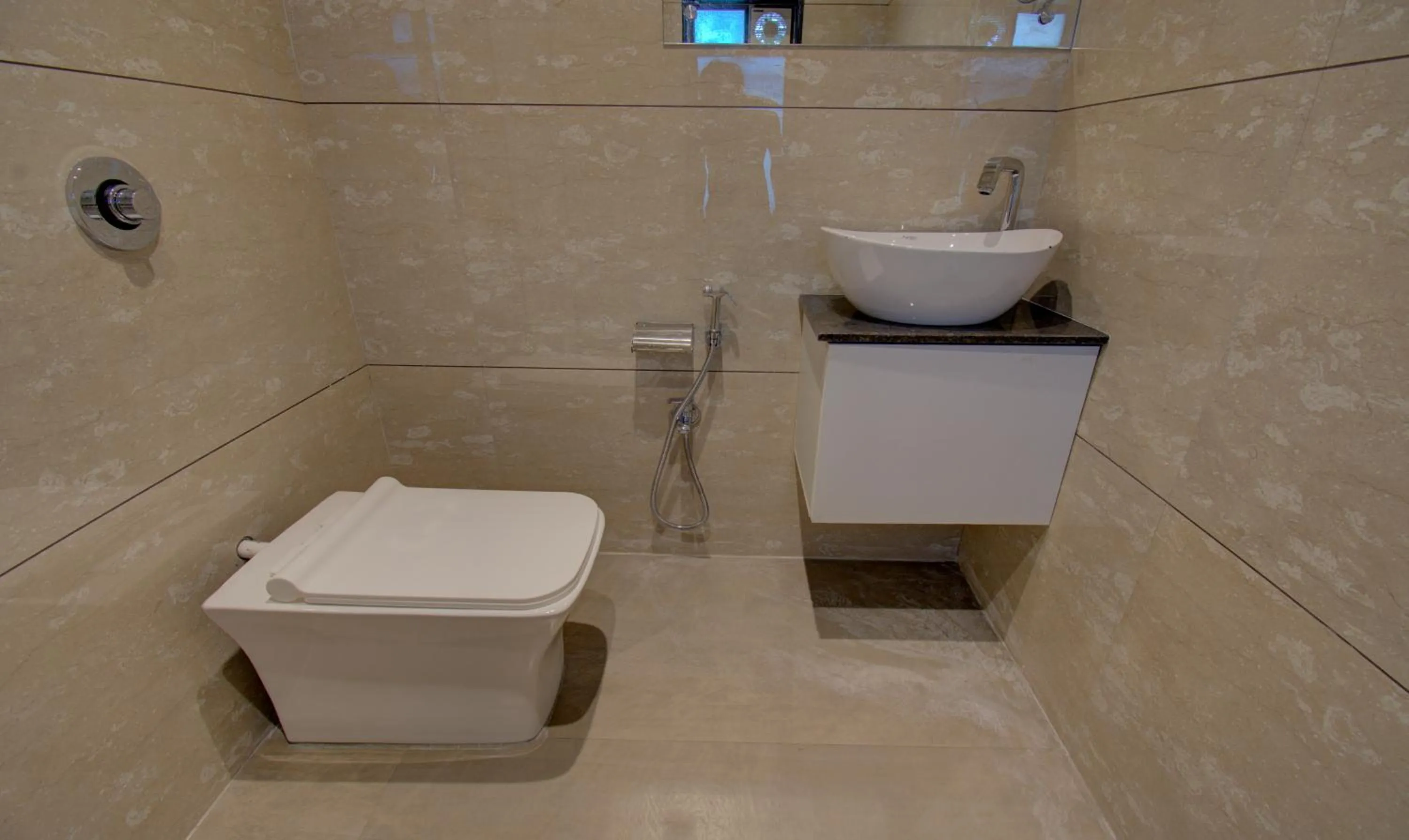 Hotel Amisha International