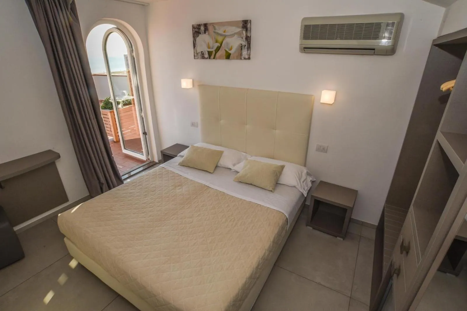 Balcony/Terrace, Bed in Hotel Villa Augustea