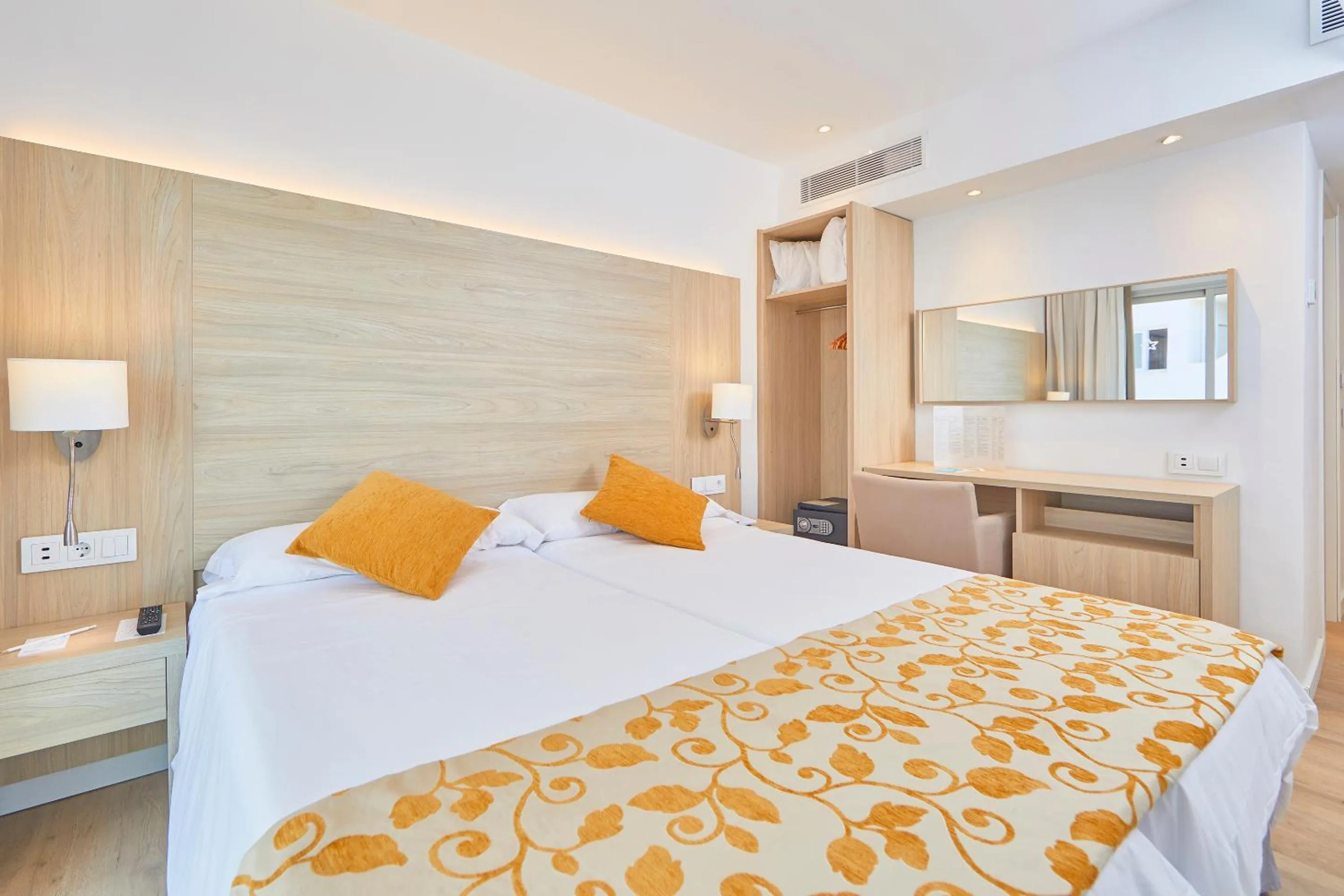 Bed in Hotel Ilusion Moreyo - Adults Only