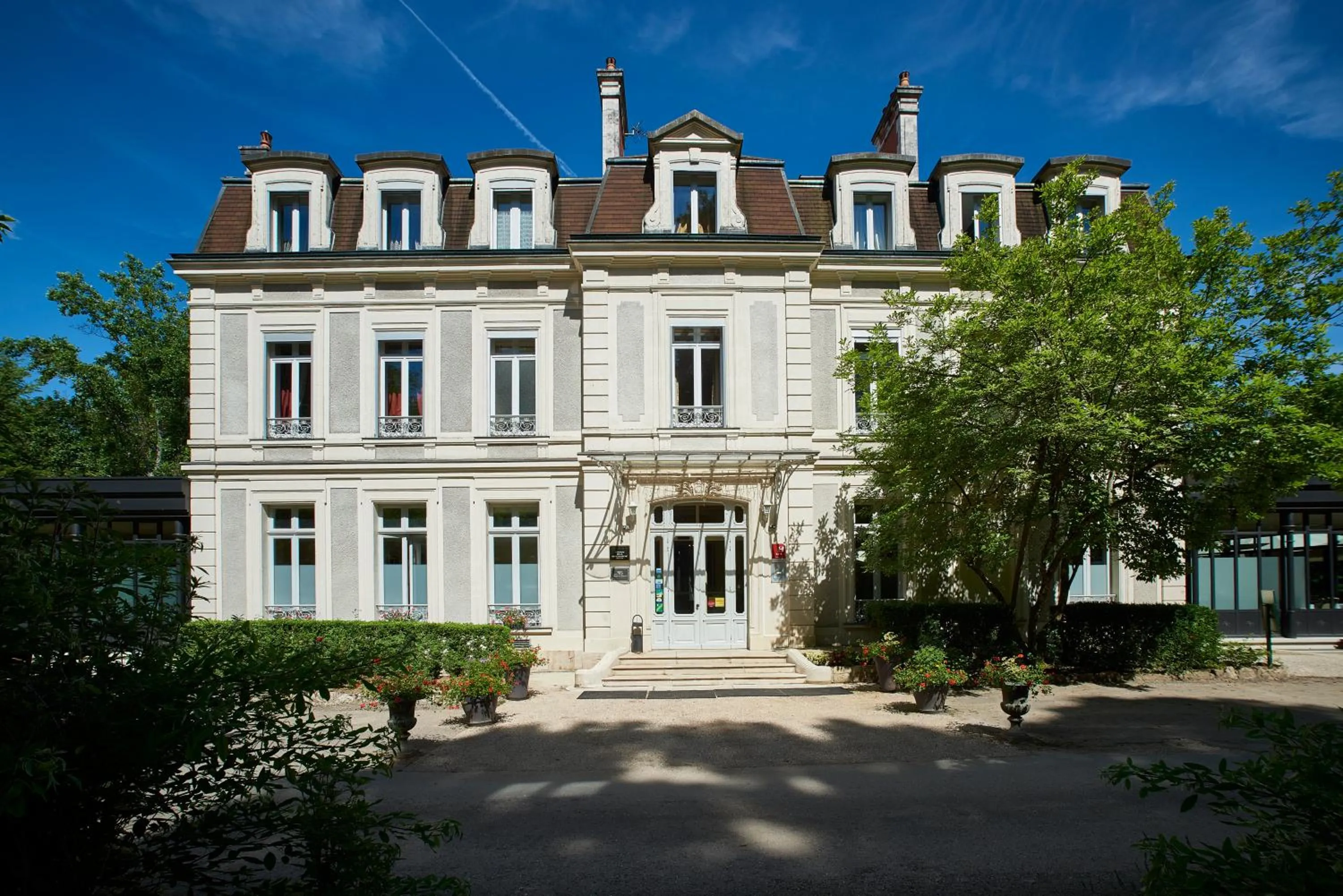 Property building in Château de La Dame Blanche - Logis