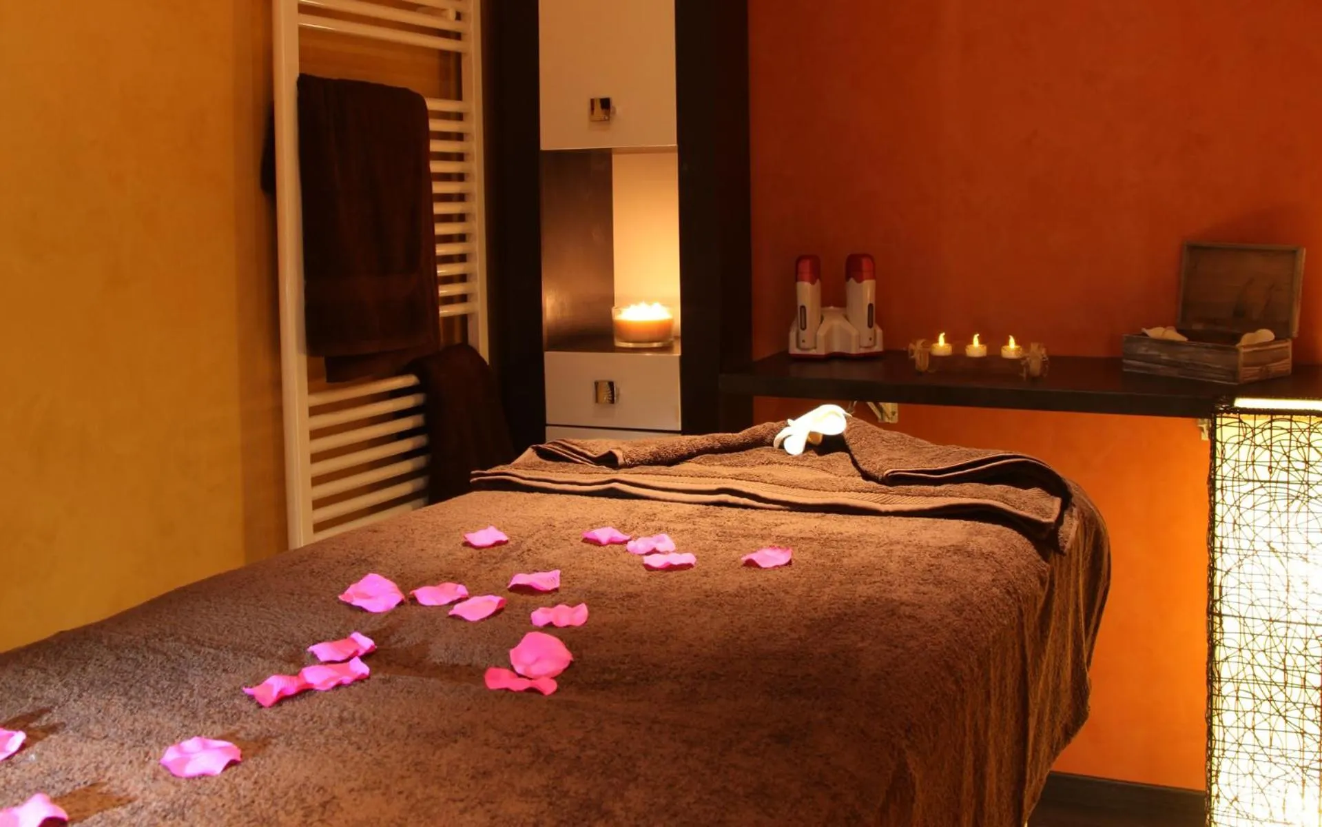 Spa and wellness centre/facilities, Bed in Château de La Dame Blanche - Logis