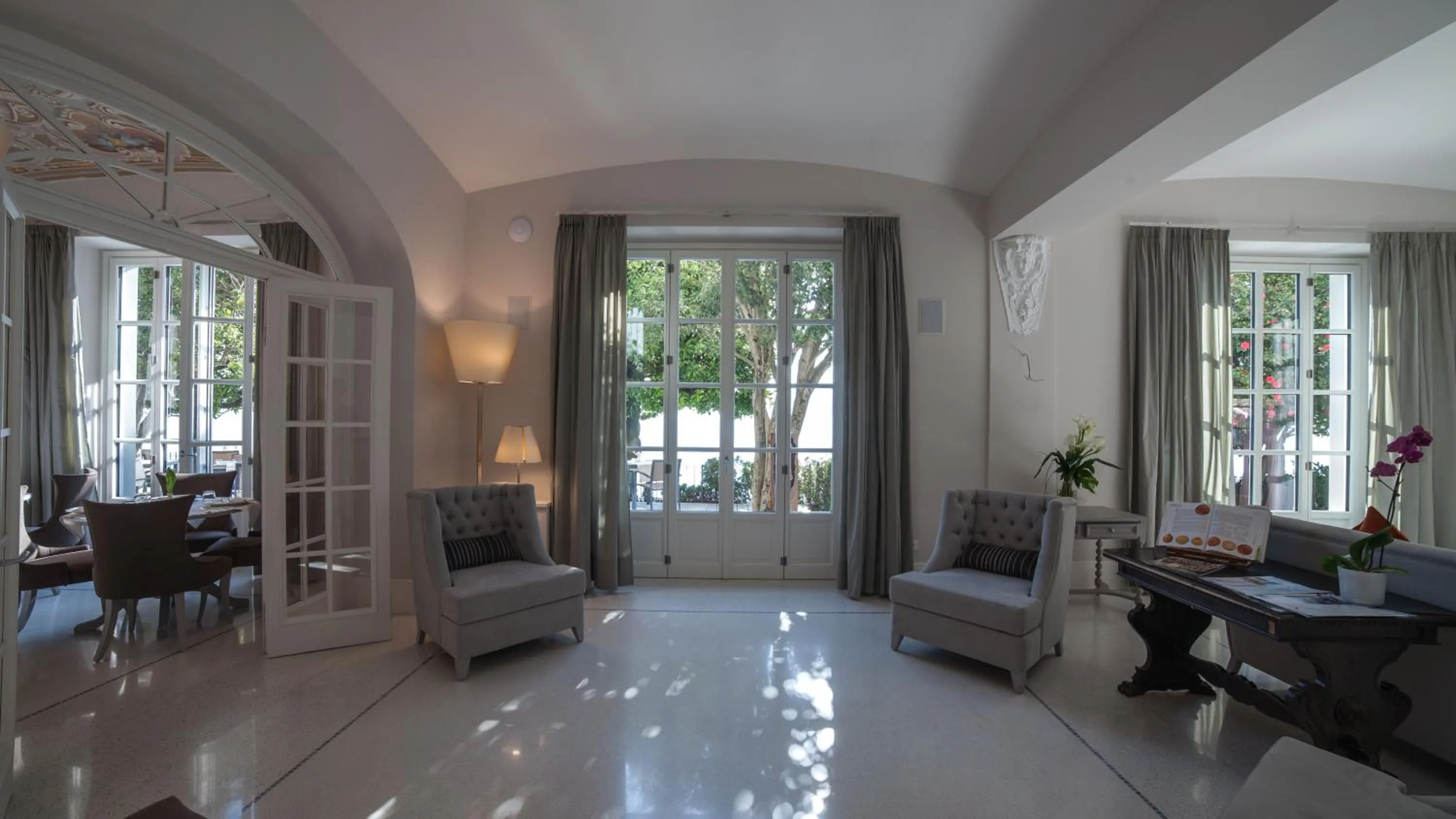 Seating area in Park Hotel Italia