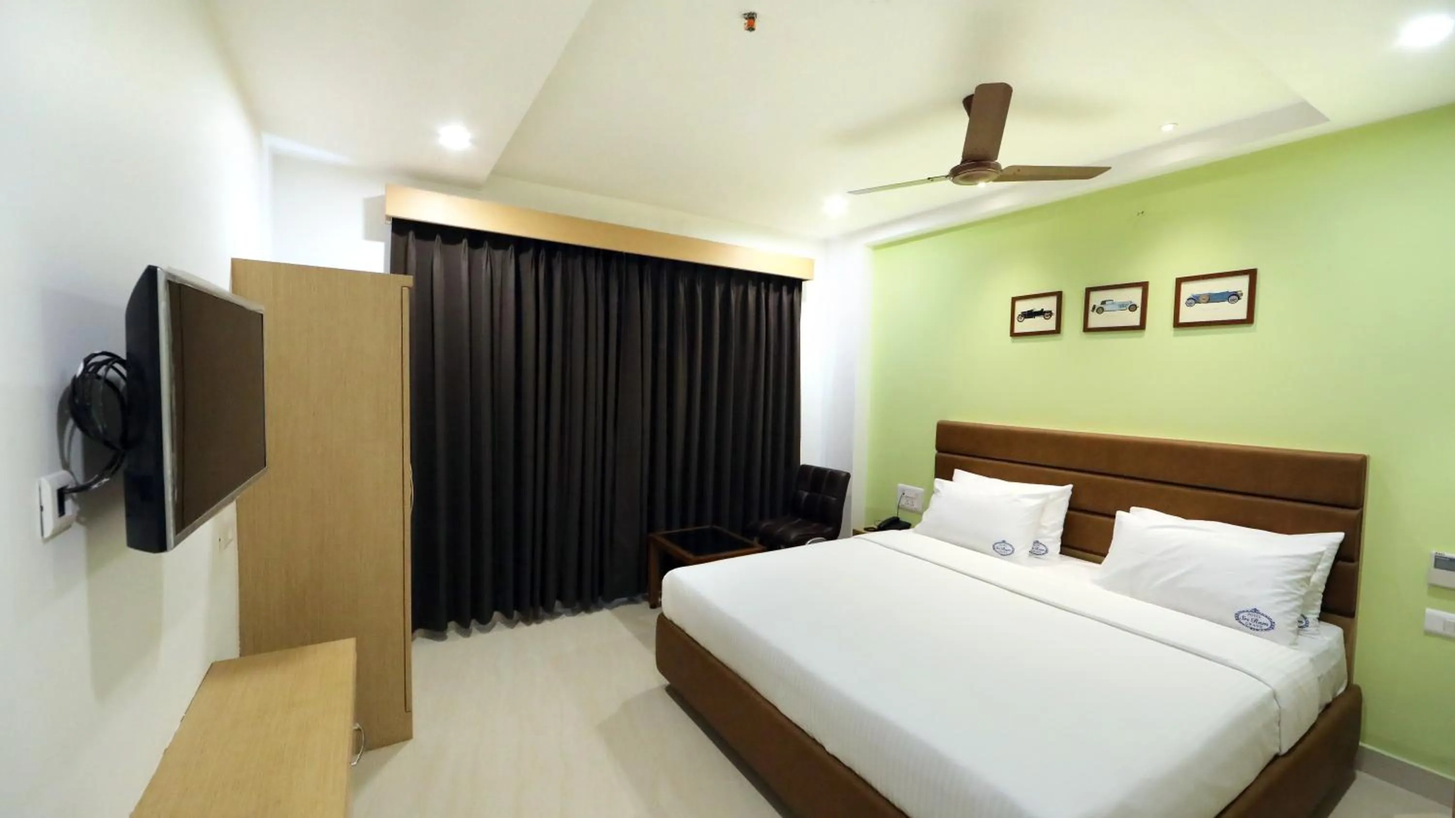 Bedroom, Bed in Hotel Sri Ram Grand