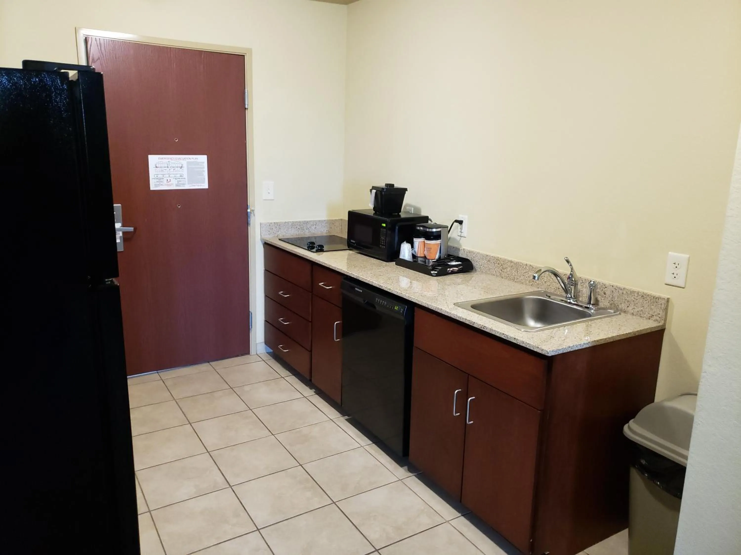 Kitchen or kitchenette in Cobblestone Inn & Suites - Holyoke