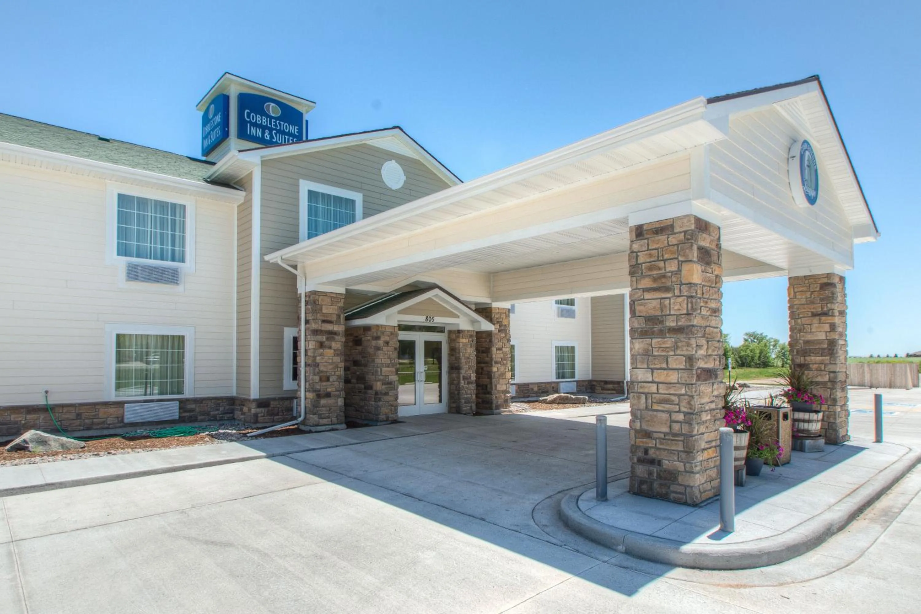 Facade/entrance in Cobblestone Inn & Suites - Holyoke