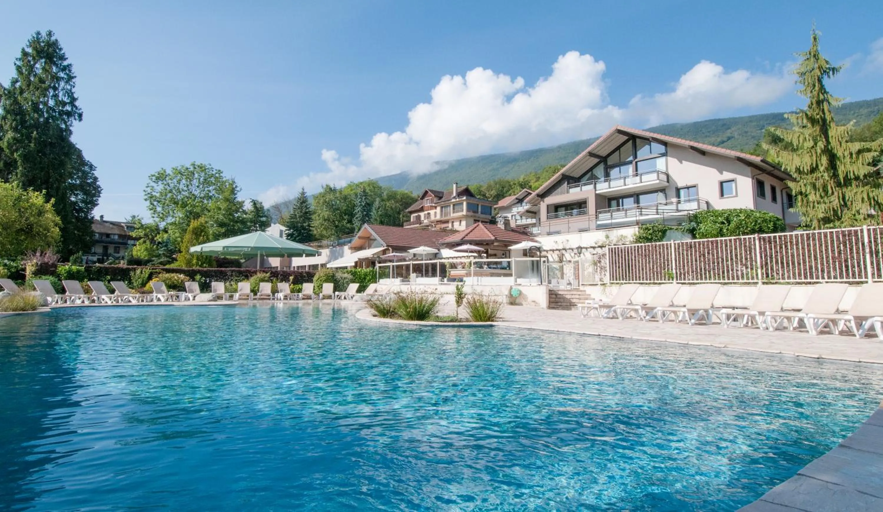 Swimming pool in Residence Les Chataigniers