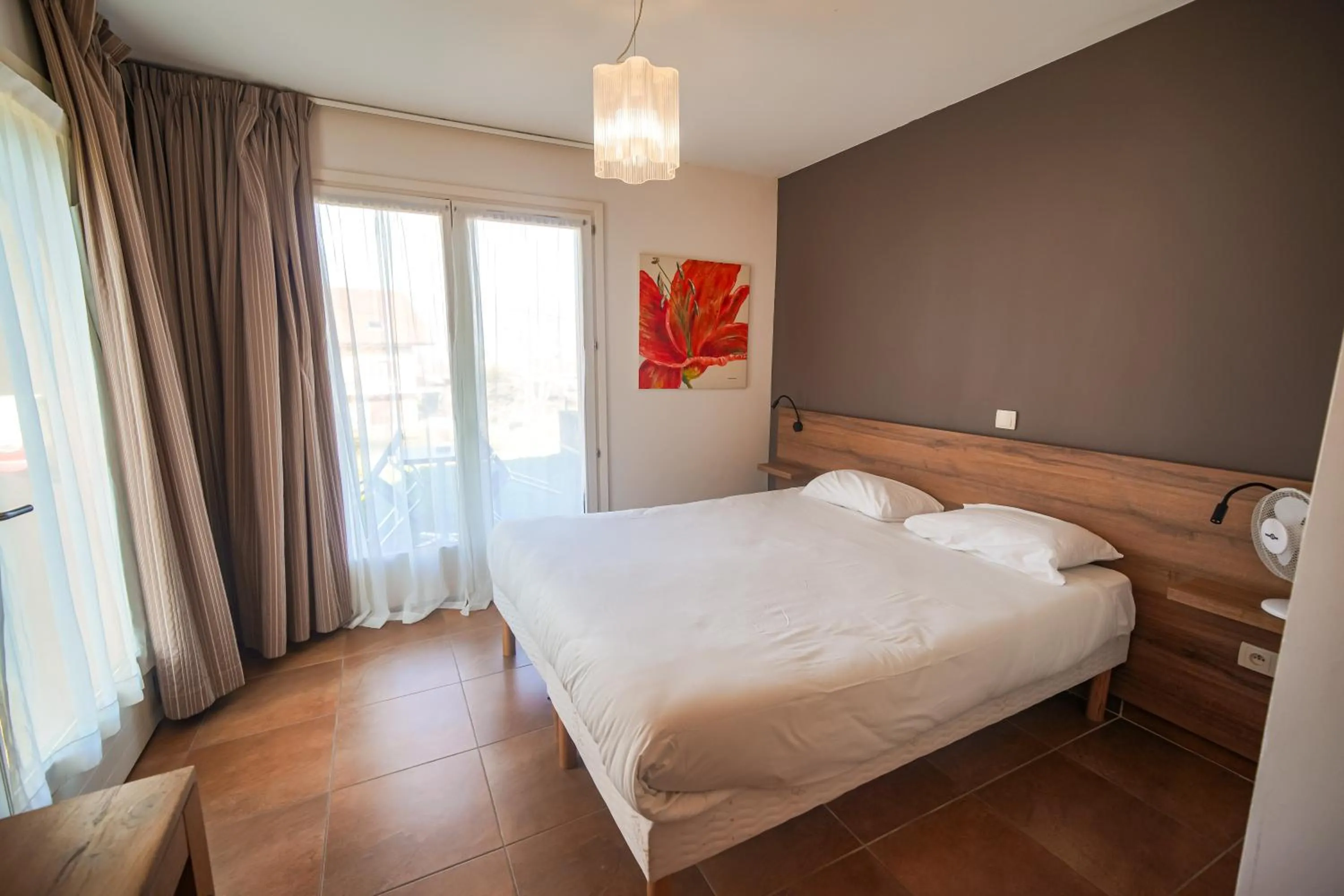 Photo of the whole room, Bed in Residence Les Chataigniers