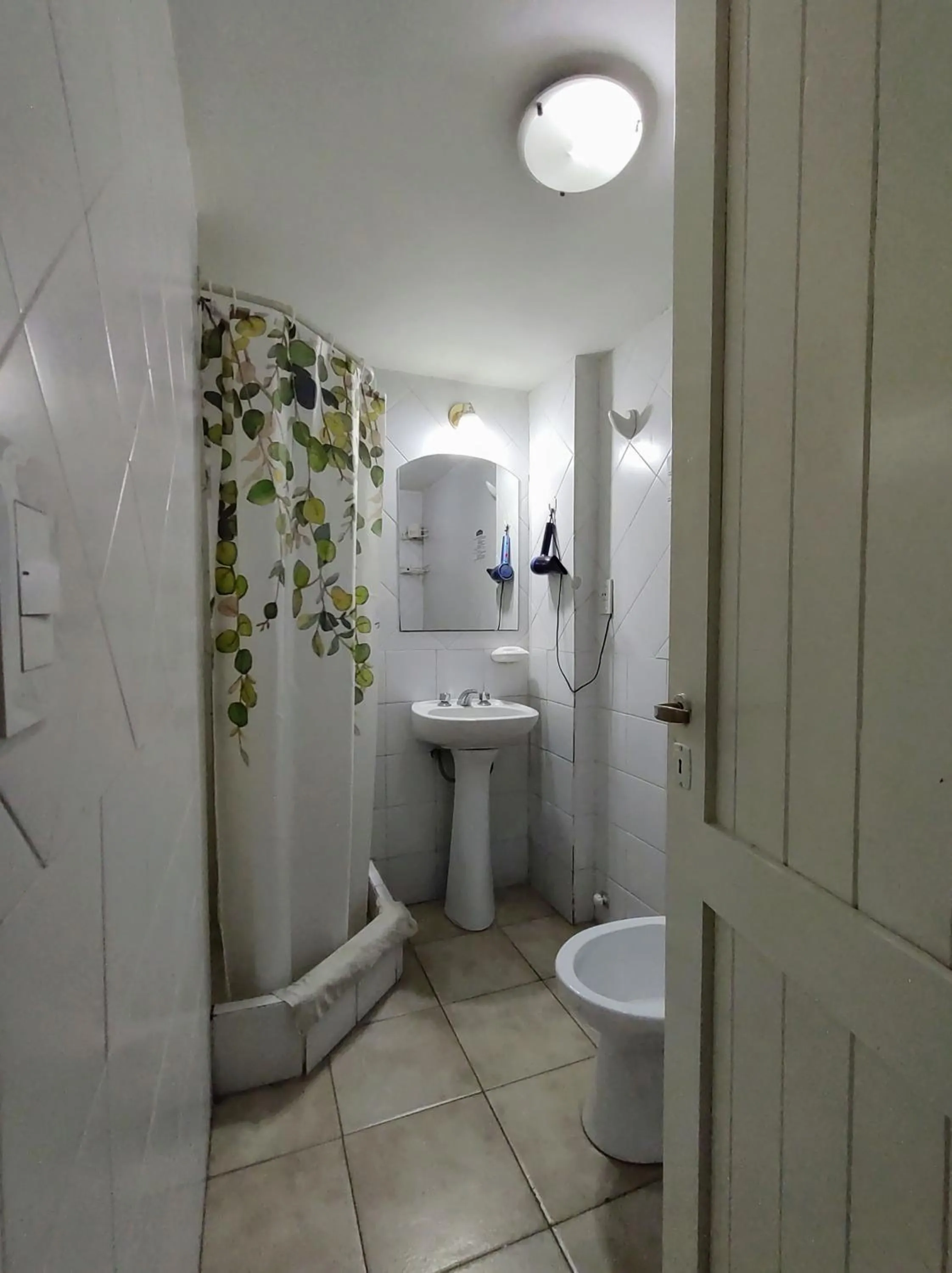 Shower in Plaza Milenium