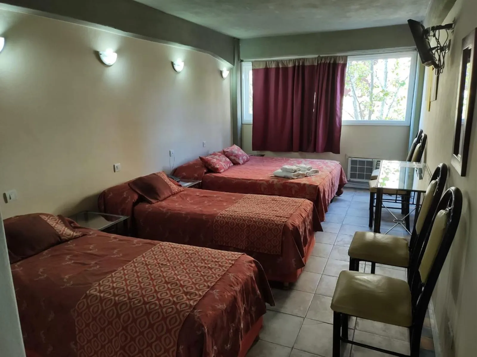 Photo of the whole room, Bed in Plaza Milenium