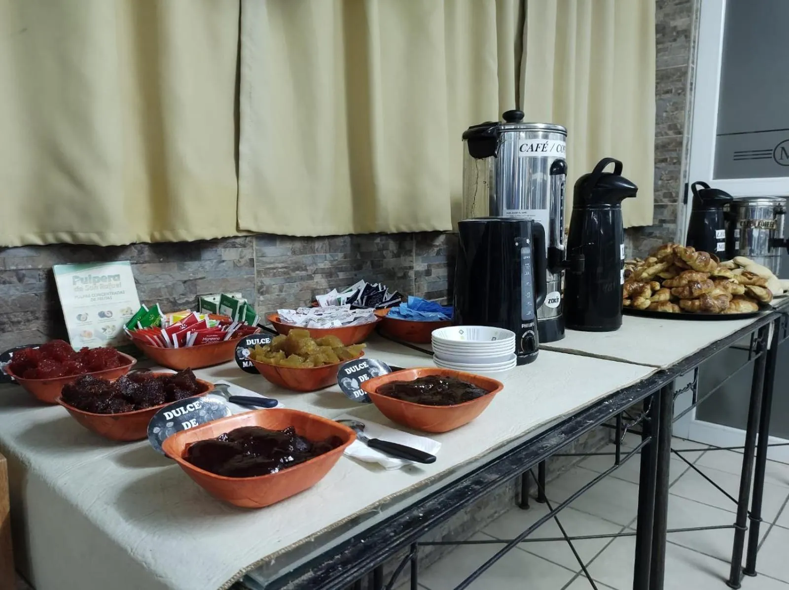 Breakfast in Plaza Milenium