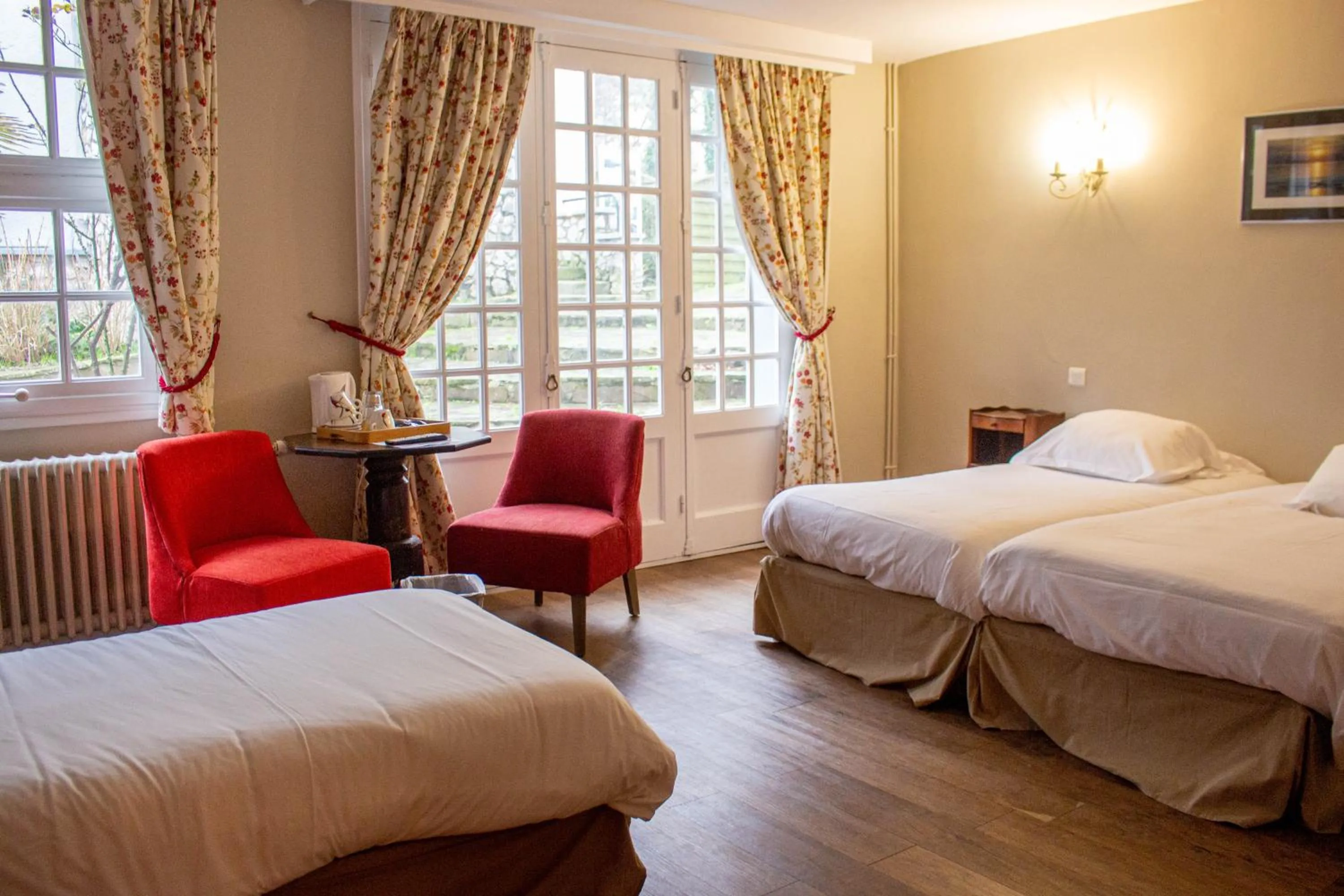 Photo of the whole room, Bed in Hostellerie et SPA de la Vieille Ferme