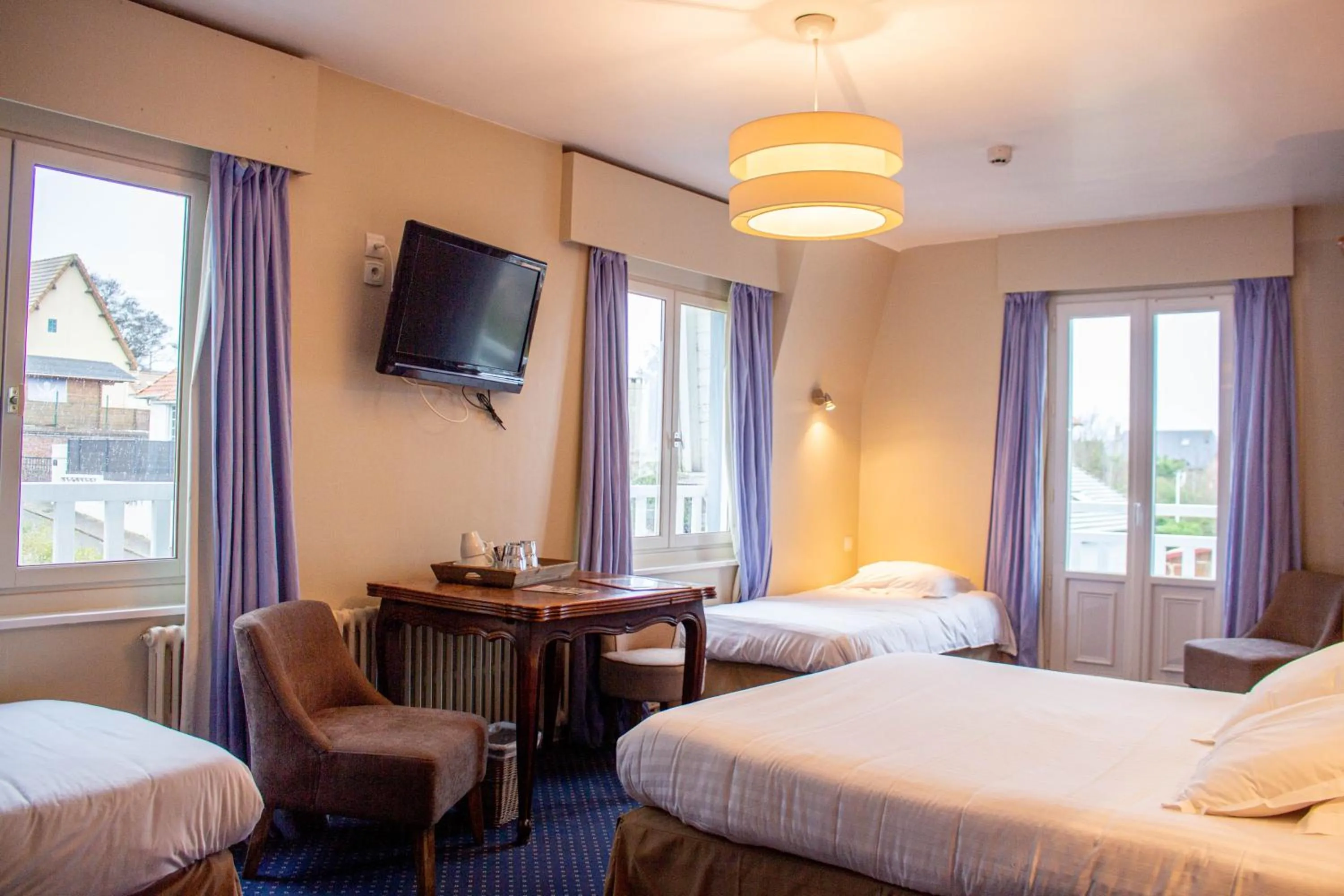 Photo of the whole room, Bed in Hostellerie et SPA de la Vieille Ferme