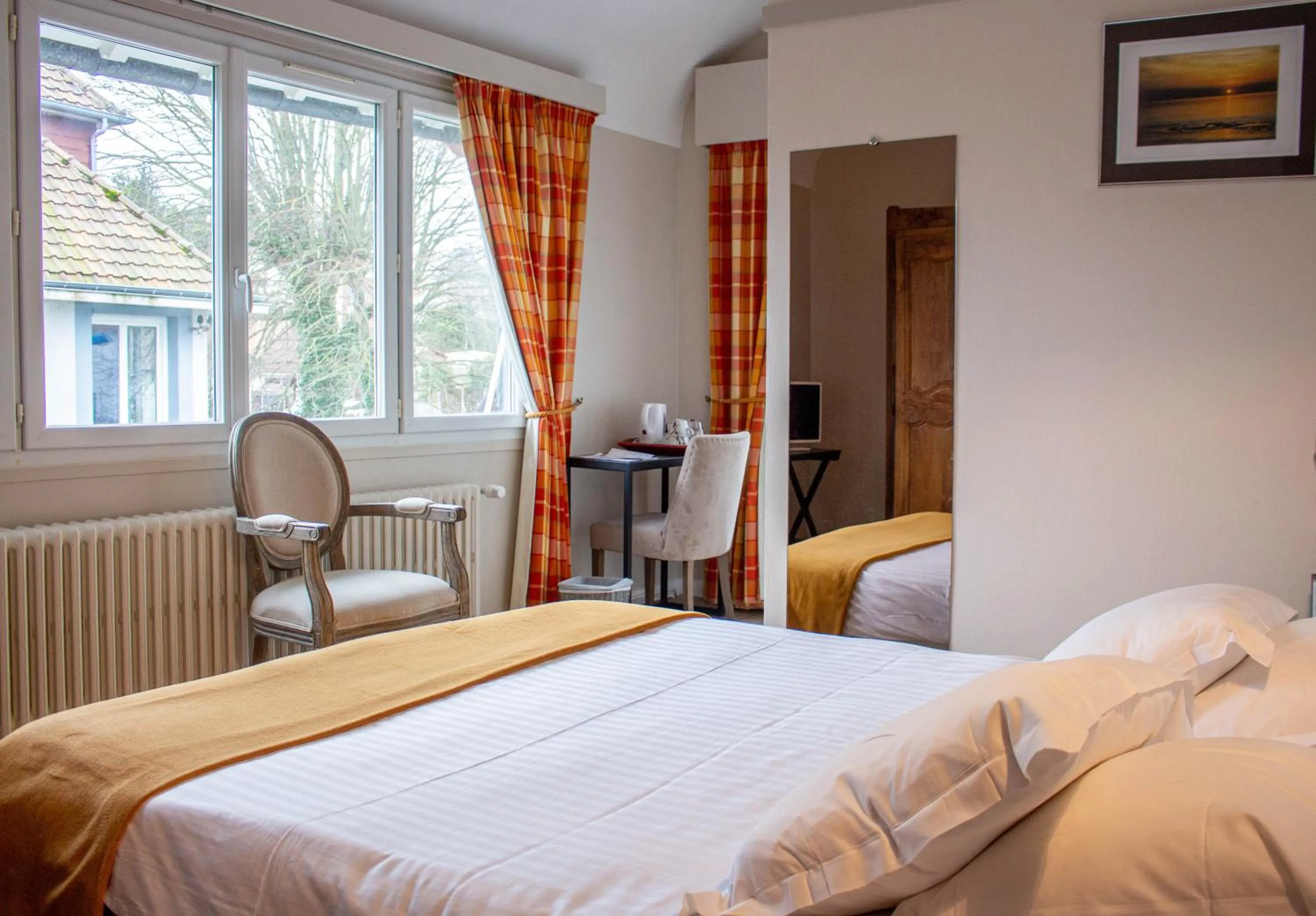 Photo of the whole room, Bed in Hostellerie et SPA de la Vieille Ferme