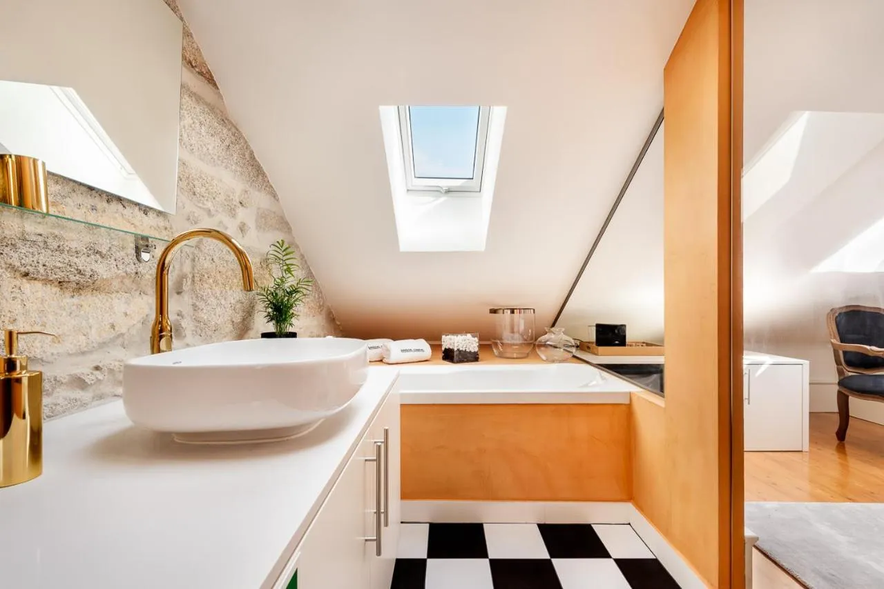 Shower in Maison Cabral