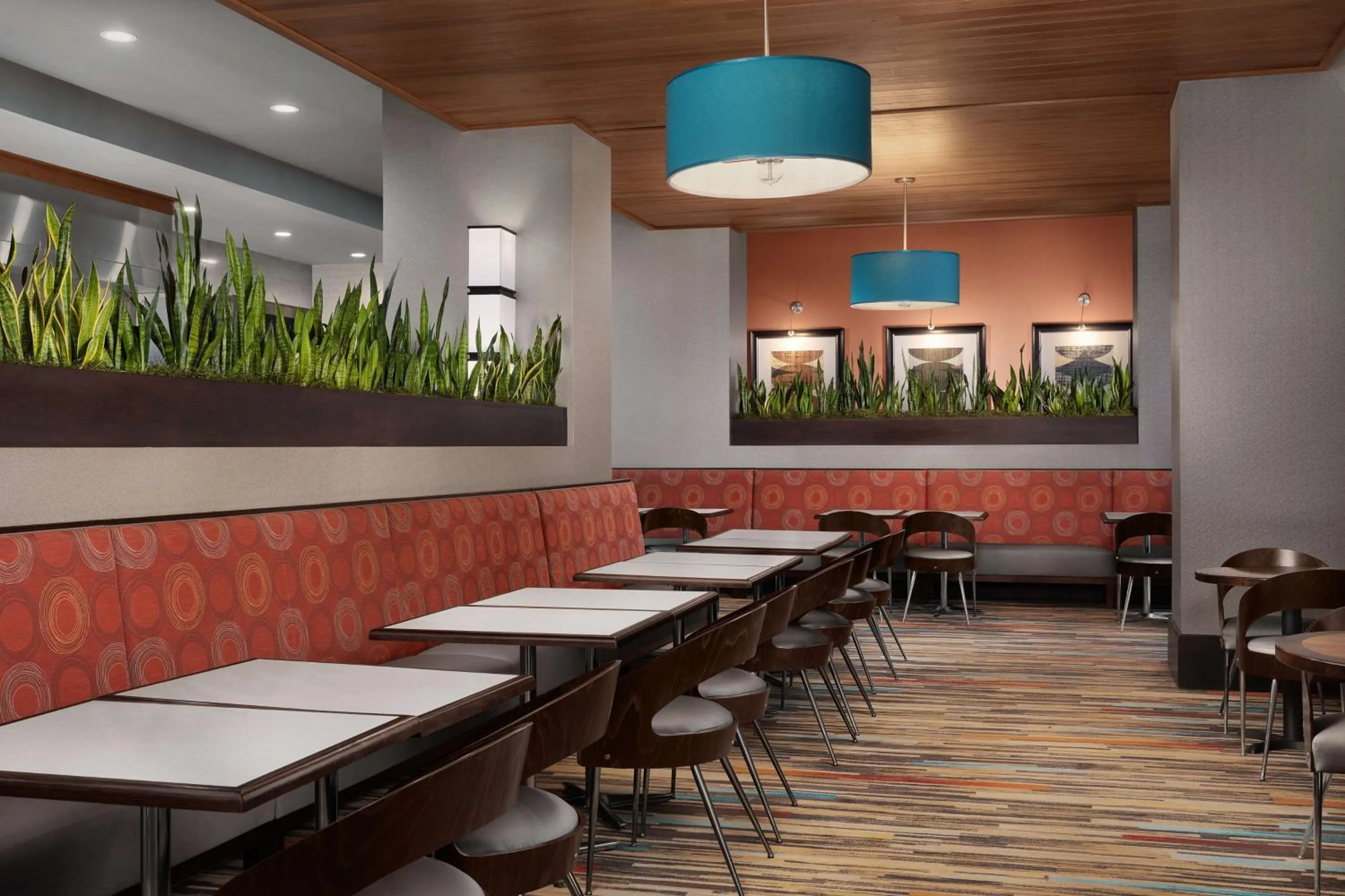 Restaurant/places to eat in Embassy Suites by Hilton Knoxville West