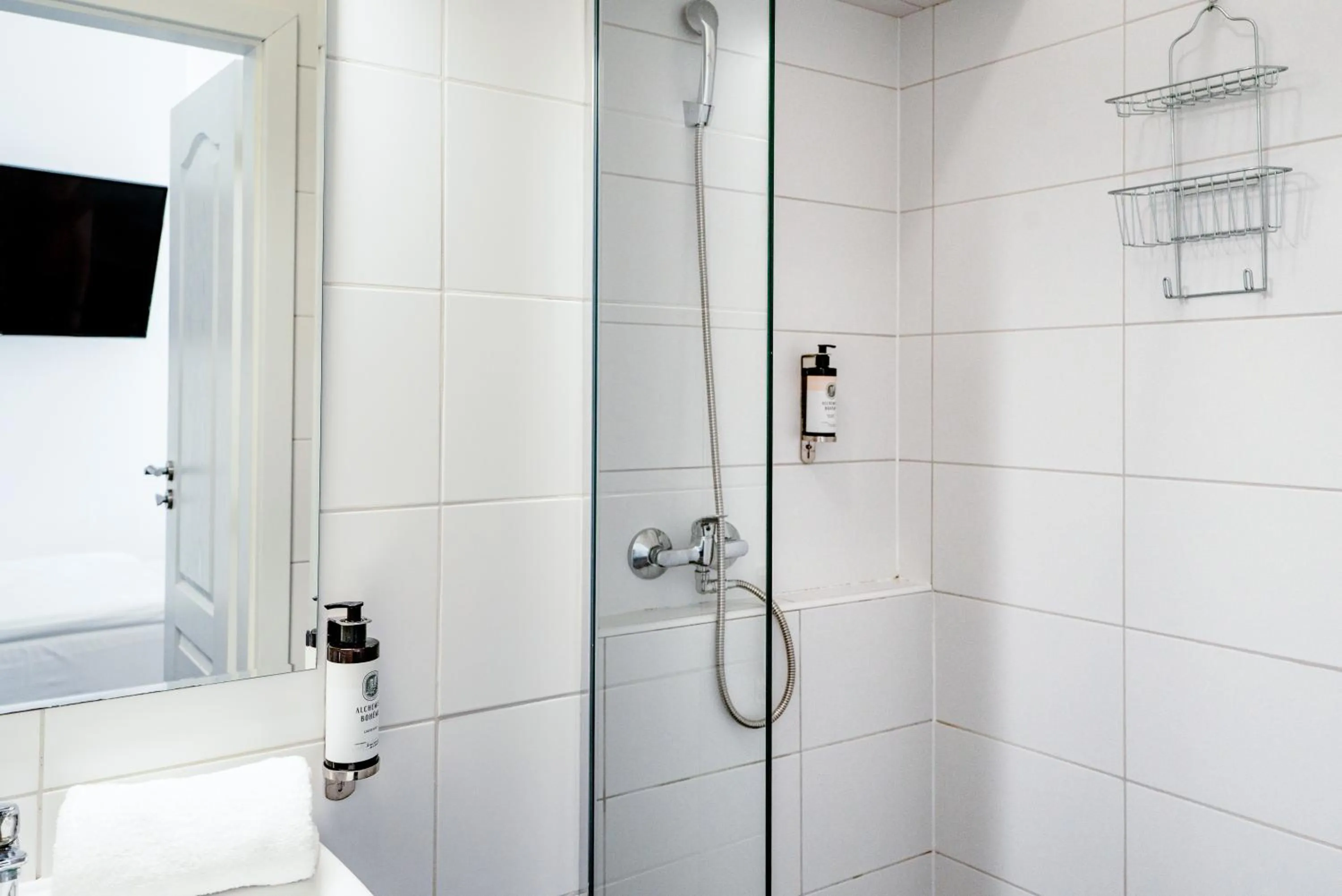 Shower in BlueBell Hotel