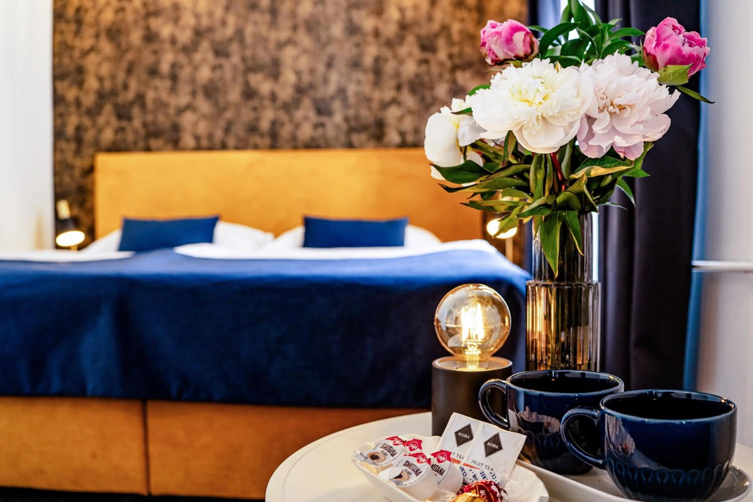 Coffee/tea facilities, Bed in BlueBell Hotel