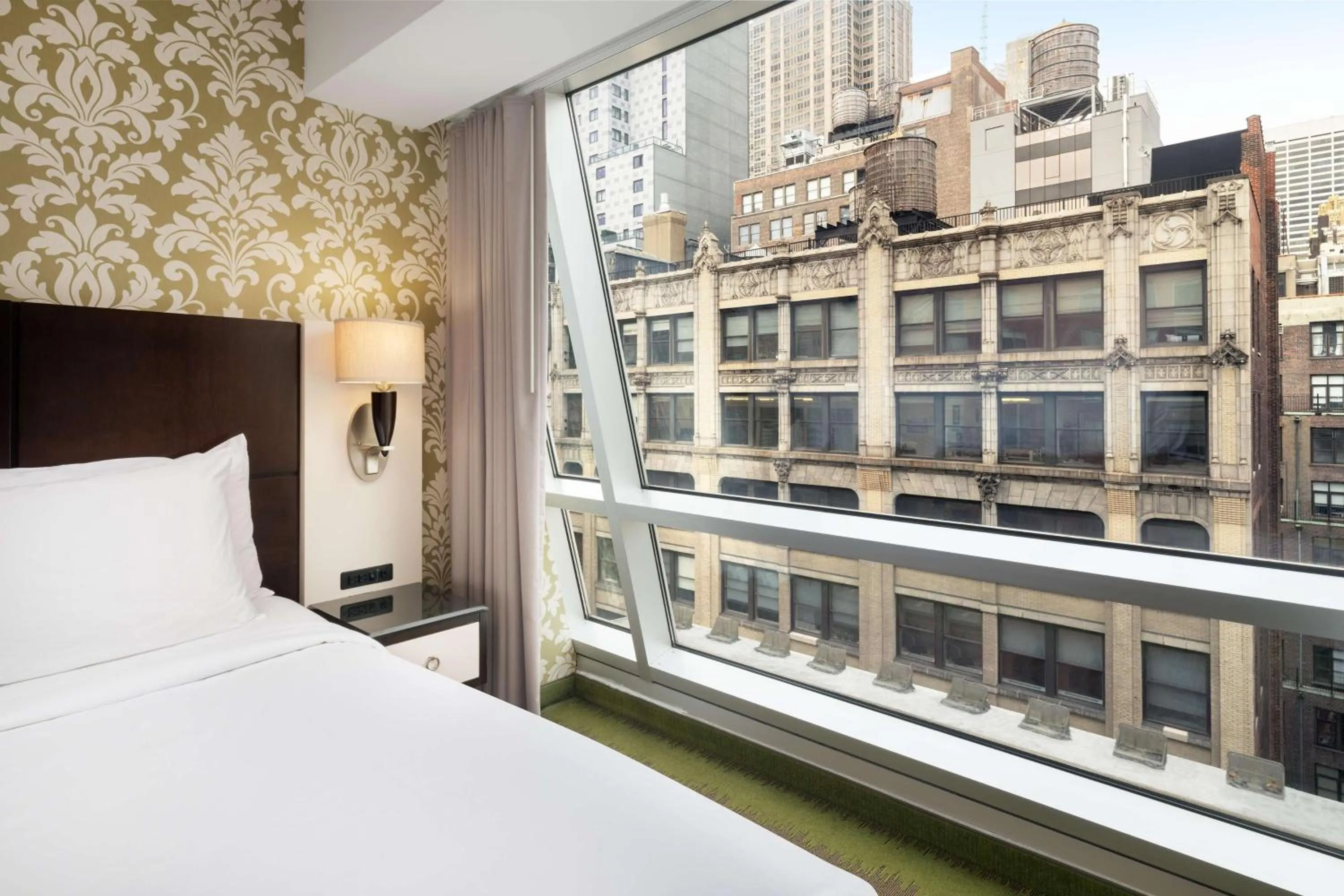 Bedroom, Bed in Best Western Premier Herald Square