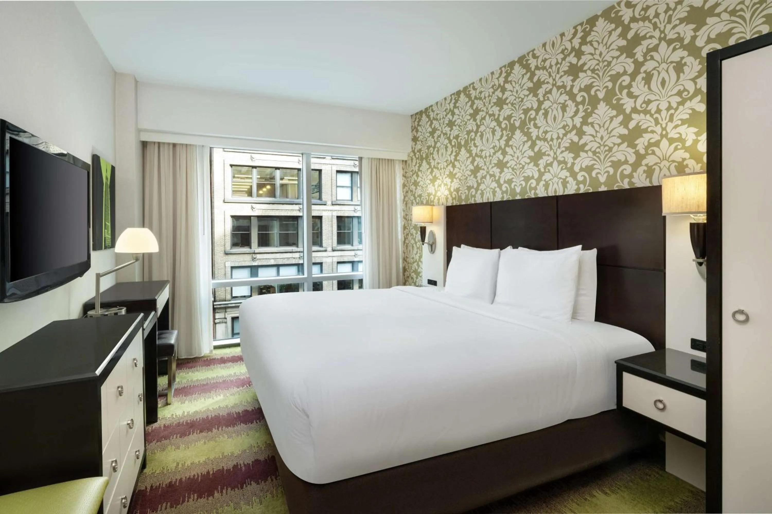Bedroom, Bed in Best Western Premier Herald Square