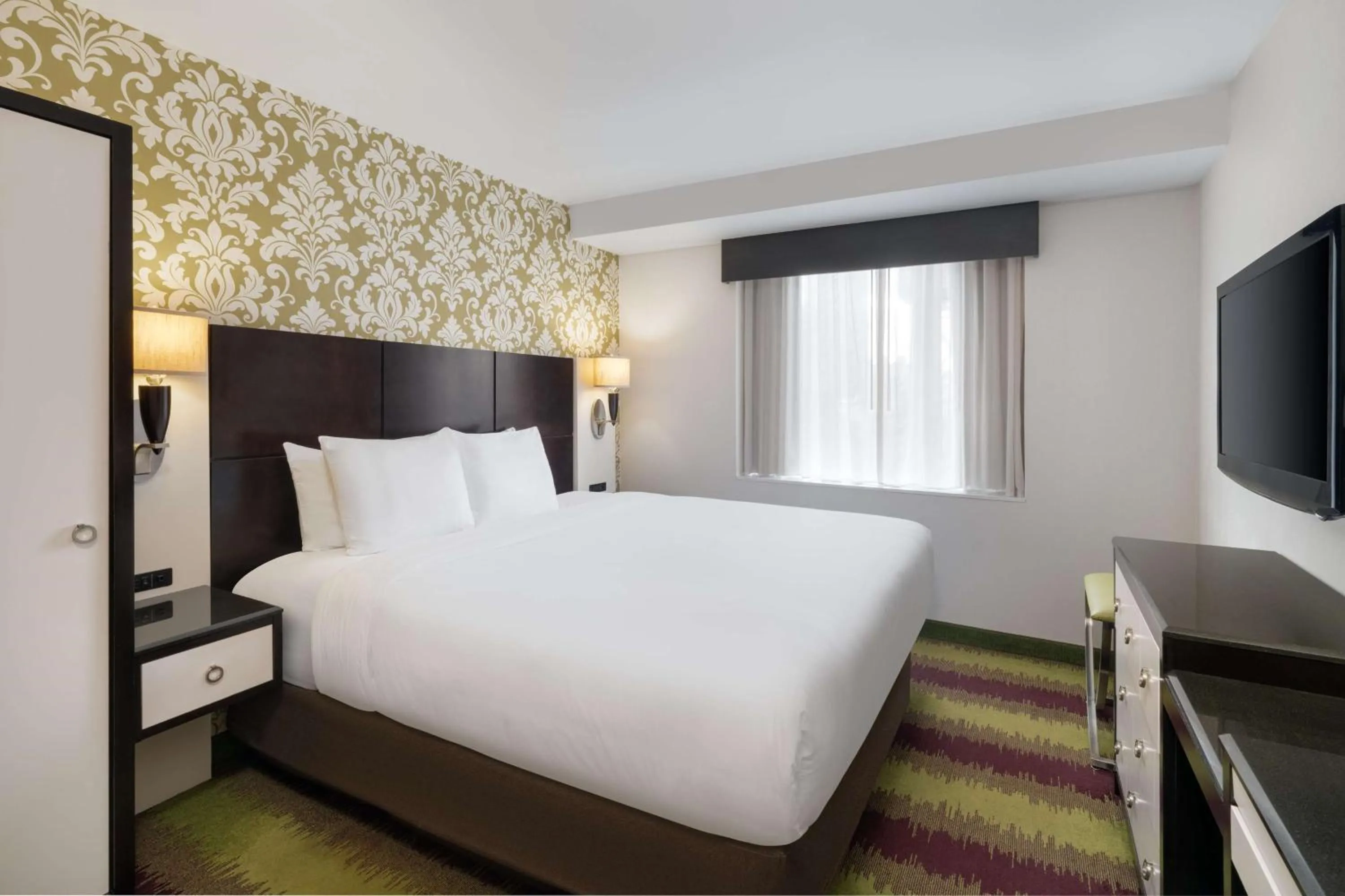 Bedroom, Bed in Best Western Premier Herald Square