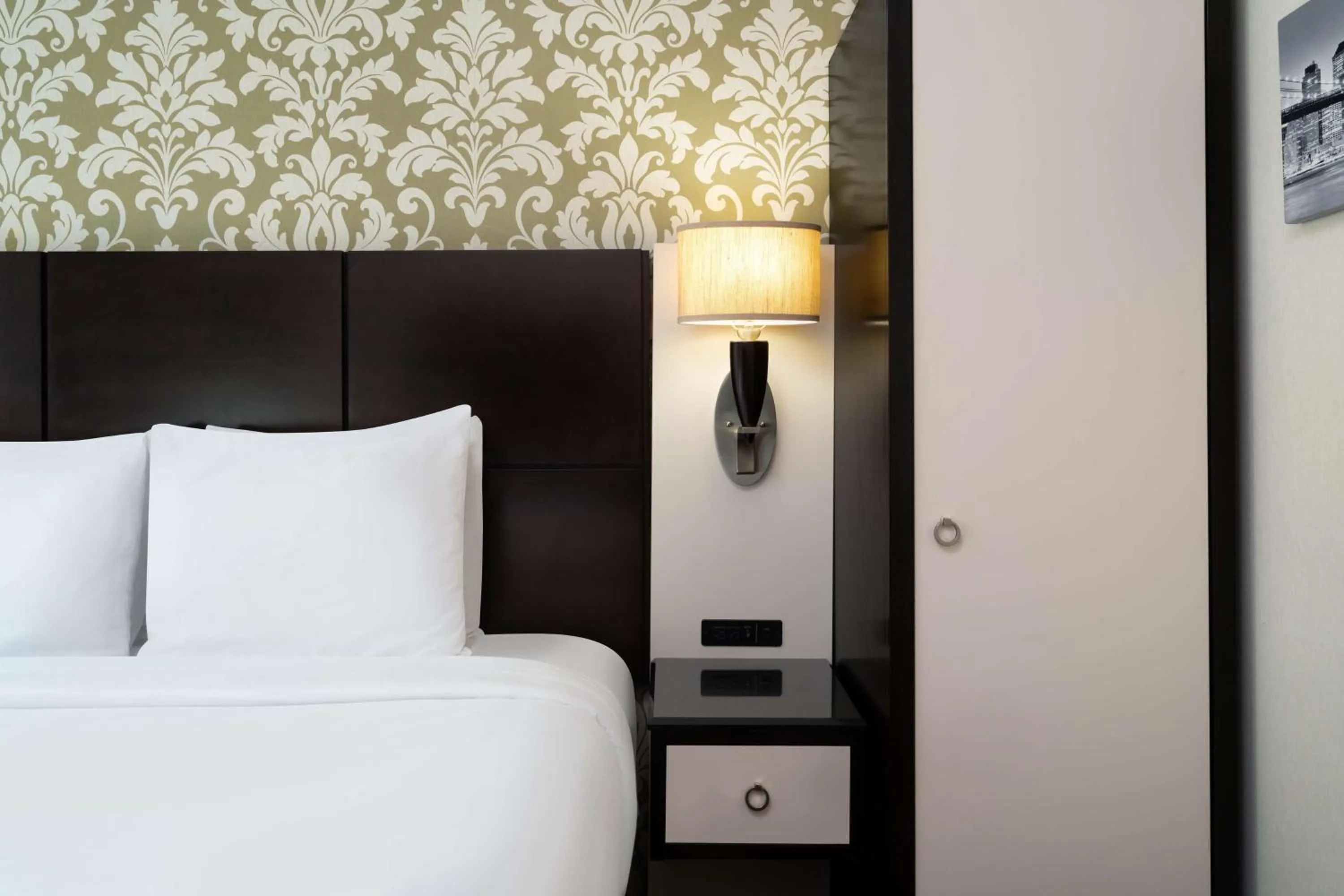 Bedroom, Bed in Best Western Premier Herald Square