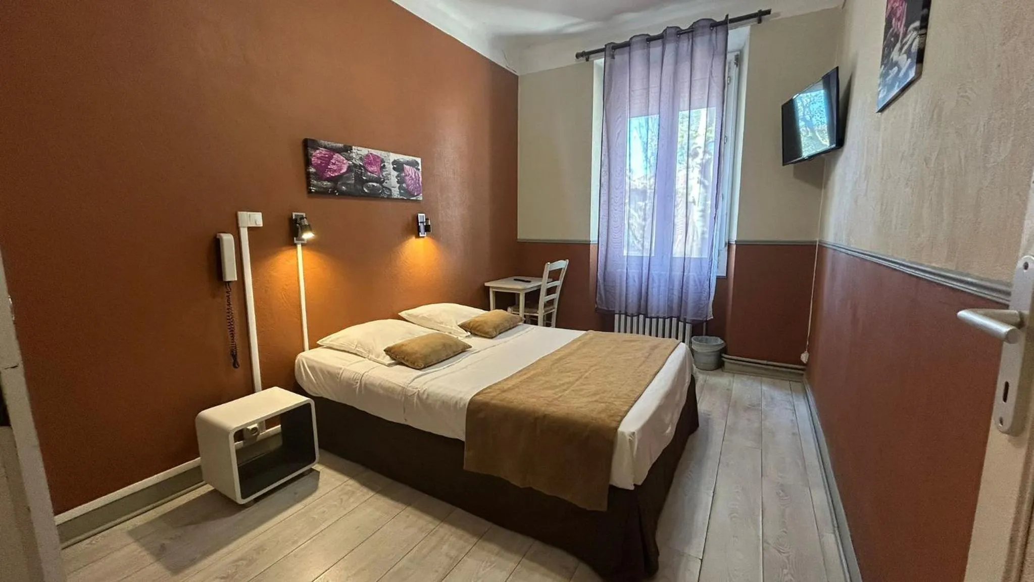 Bedroom, Bed in Au Royal Hotel