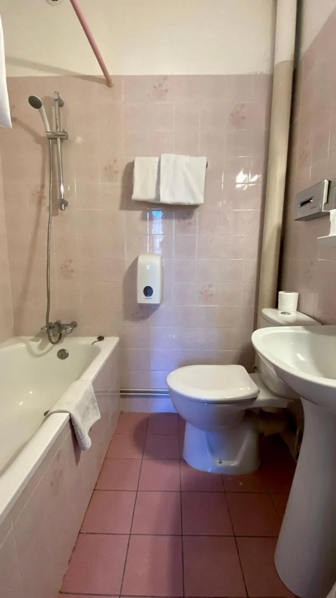 Bathroom in Au Royal Hotel