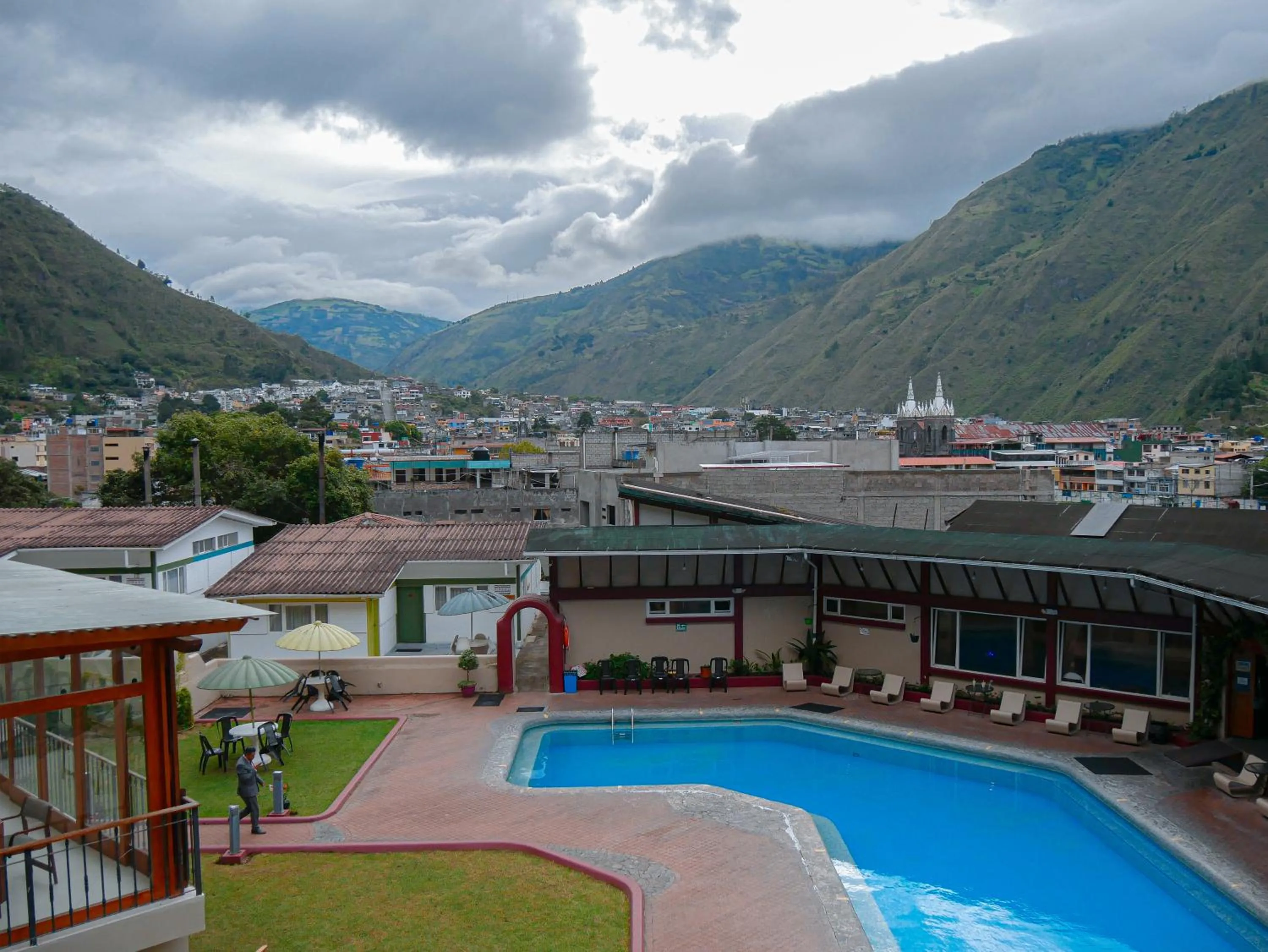 Swimming pool in Sangay Spa Hotel