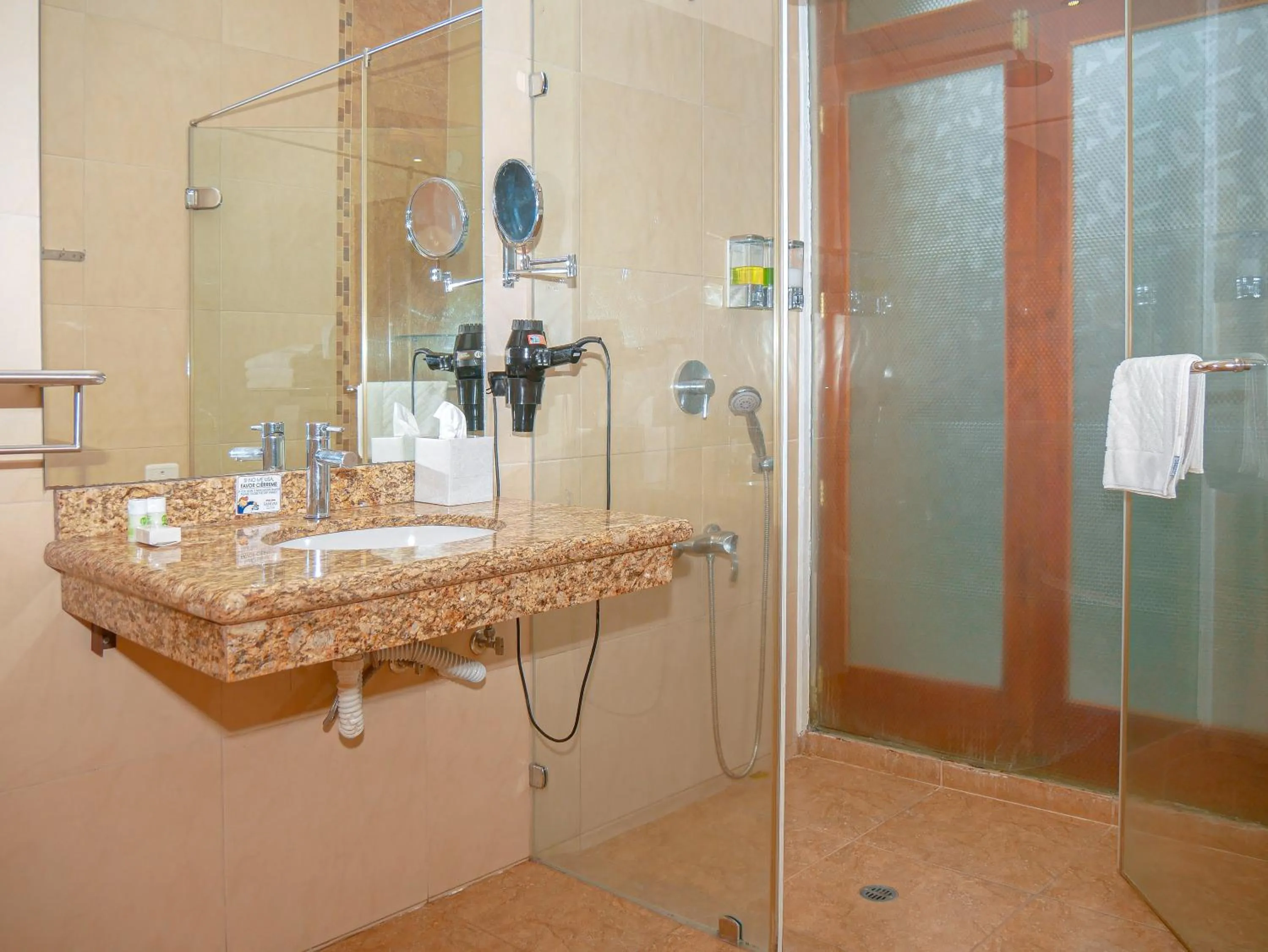 Bathroom in Sangay Spa Hotel