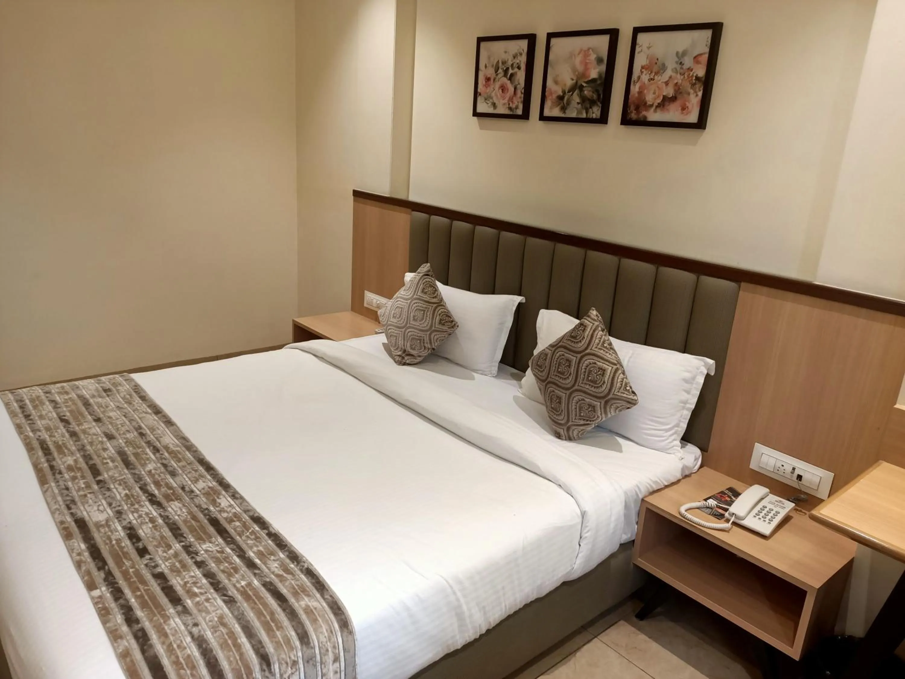 Bed in Rudra Shelter Business Hotel