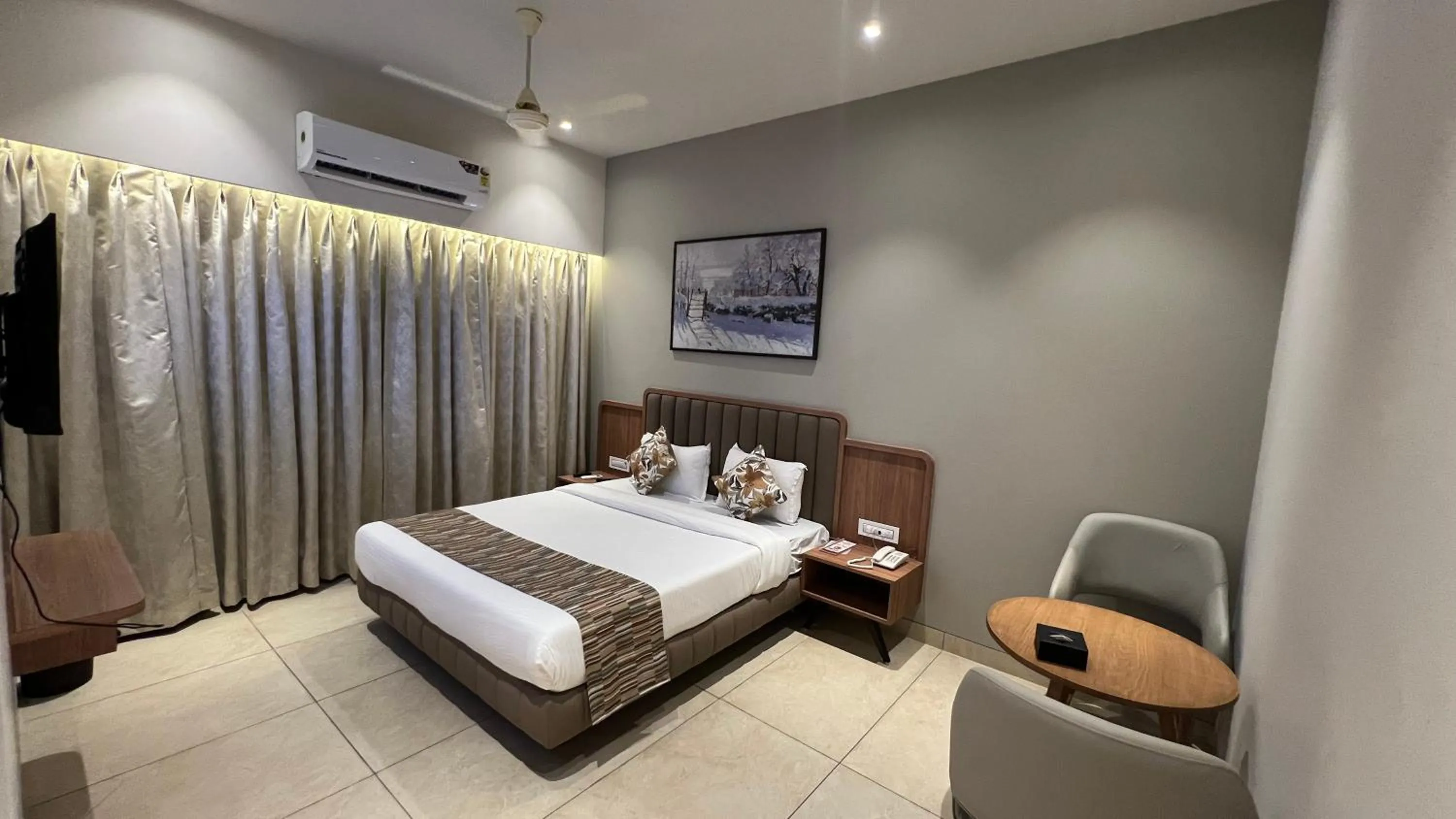 Bedroom, Bed in Rudra Shelter Business Hotel