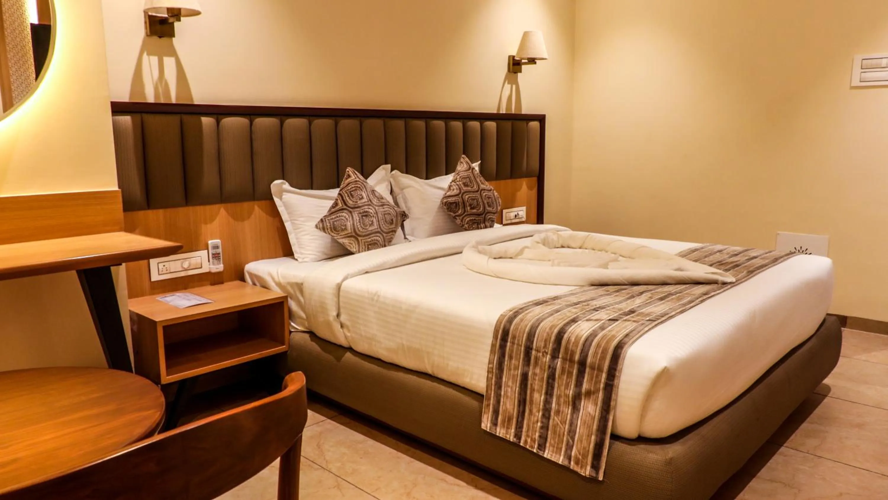 Breakfast, Bed in Rudra Shelter Business Hotel