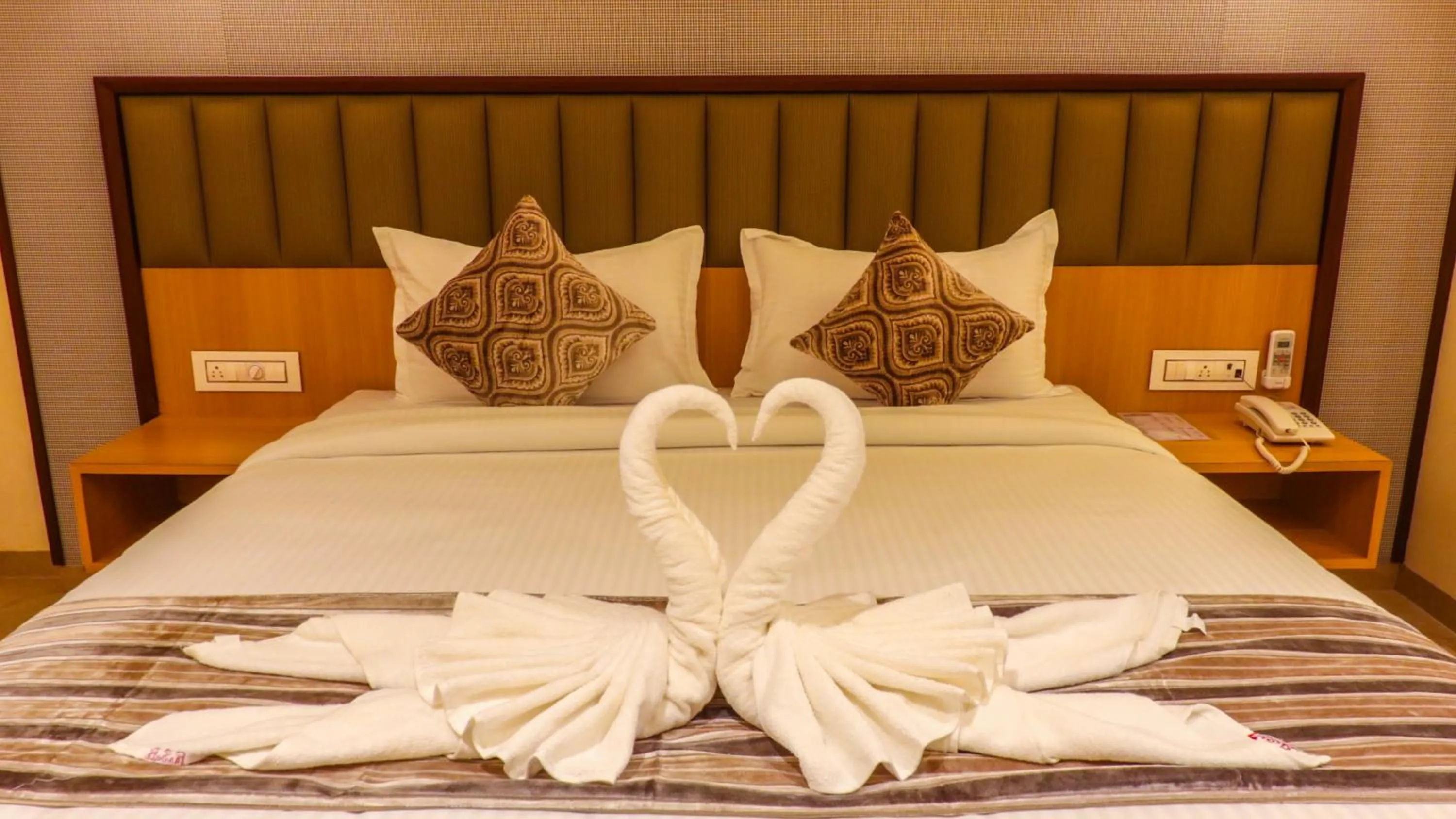 Bed in Rudra Shelter Business Hotel