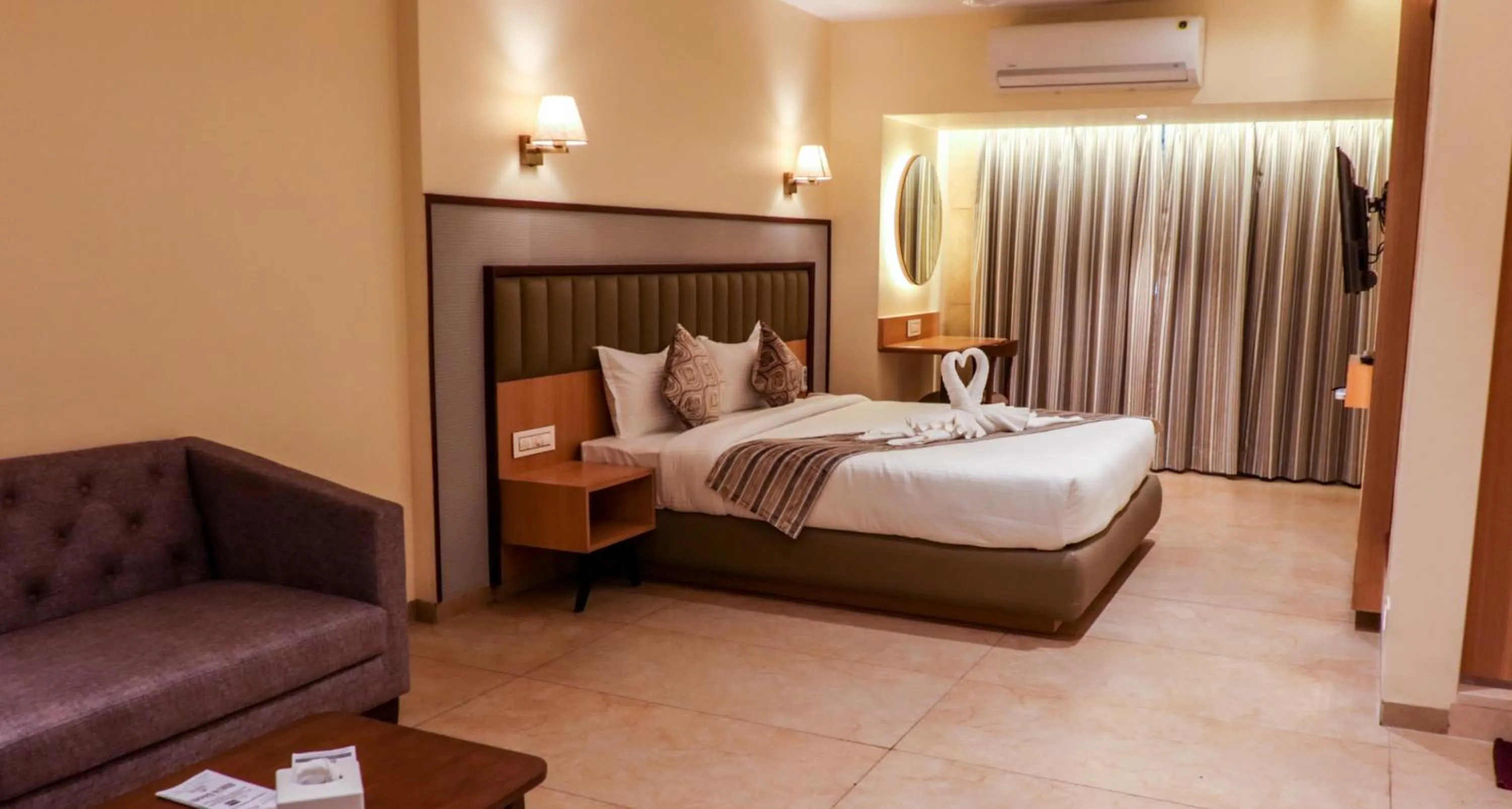 Bed in Rudra Shelter Business Hotel