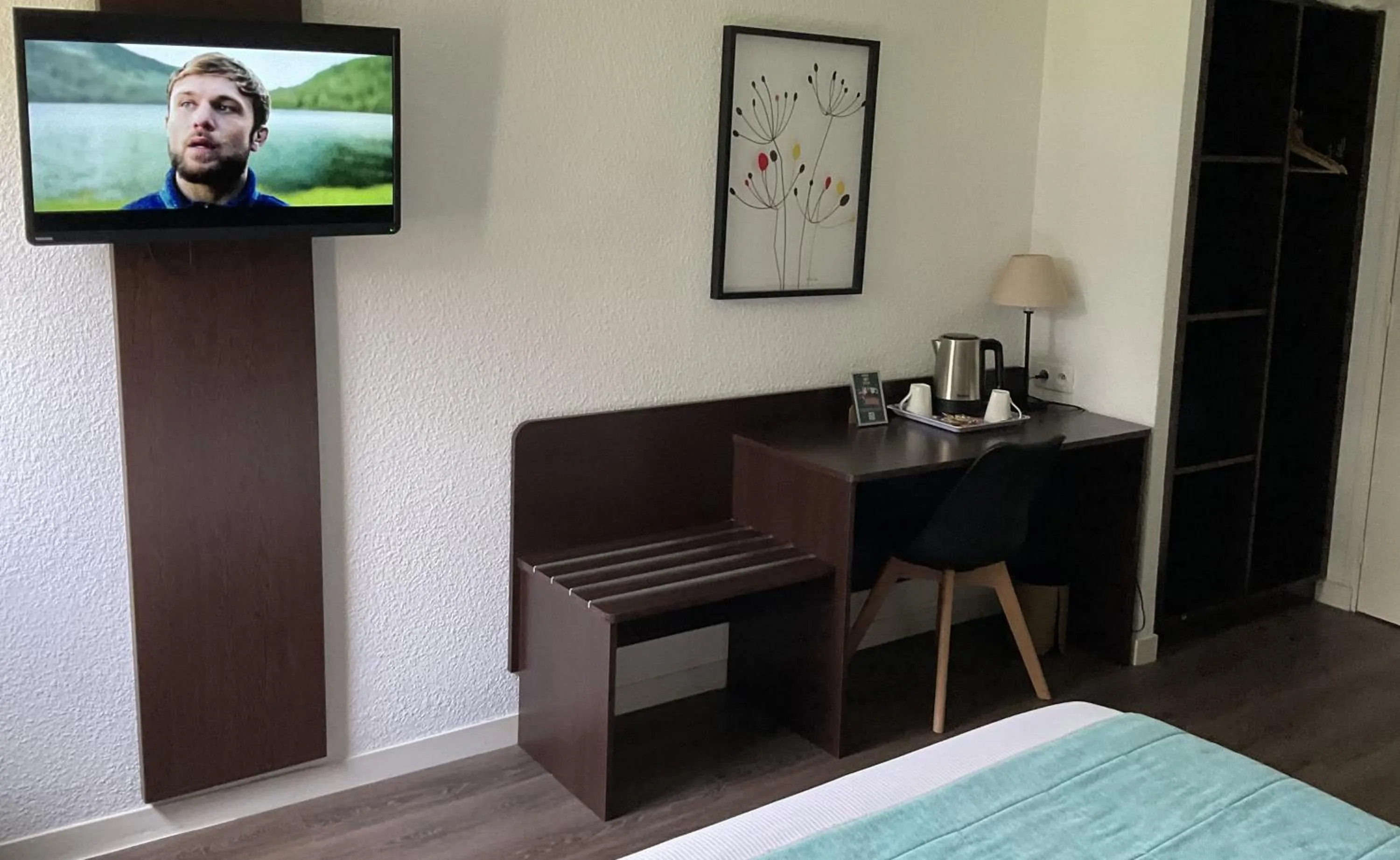 Bed in LOGIS Hôtel ARCADIA