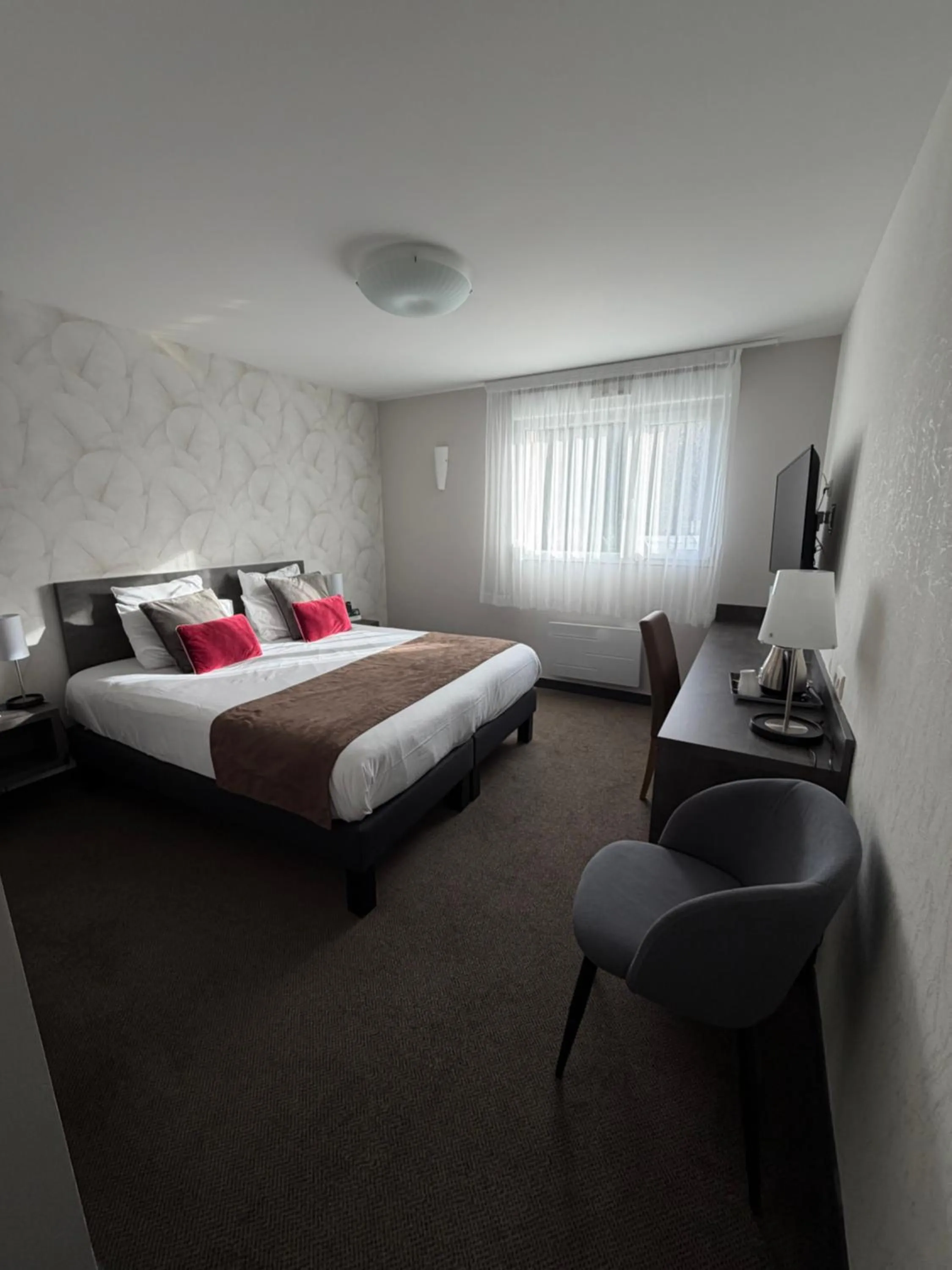 Bed in LOGIS Hôtel ARCADIA