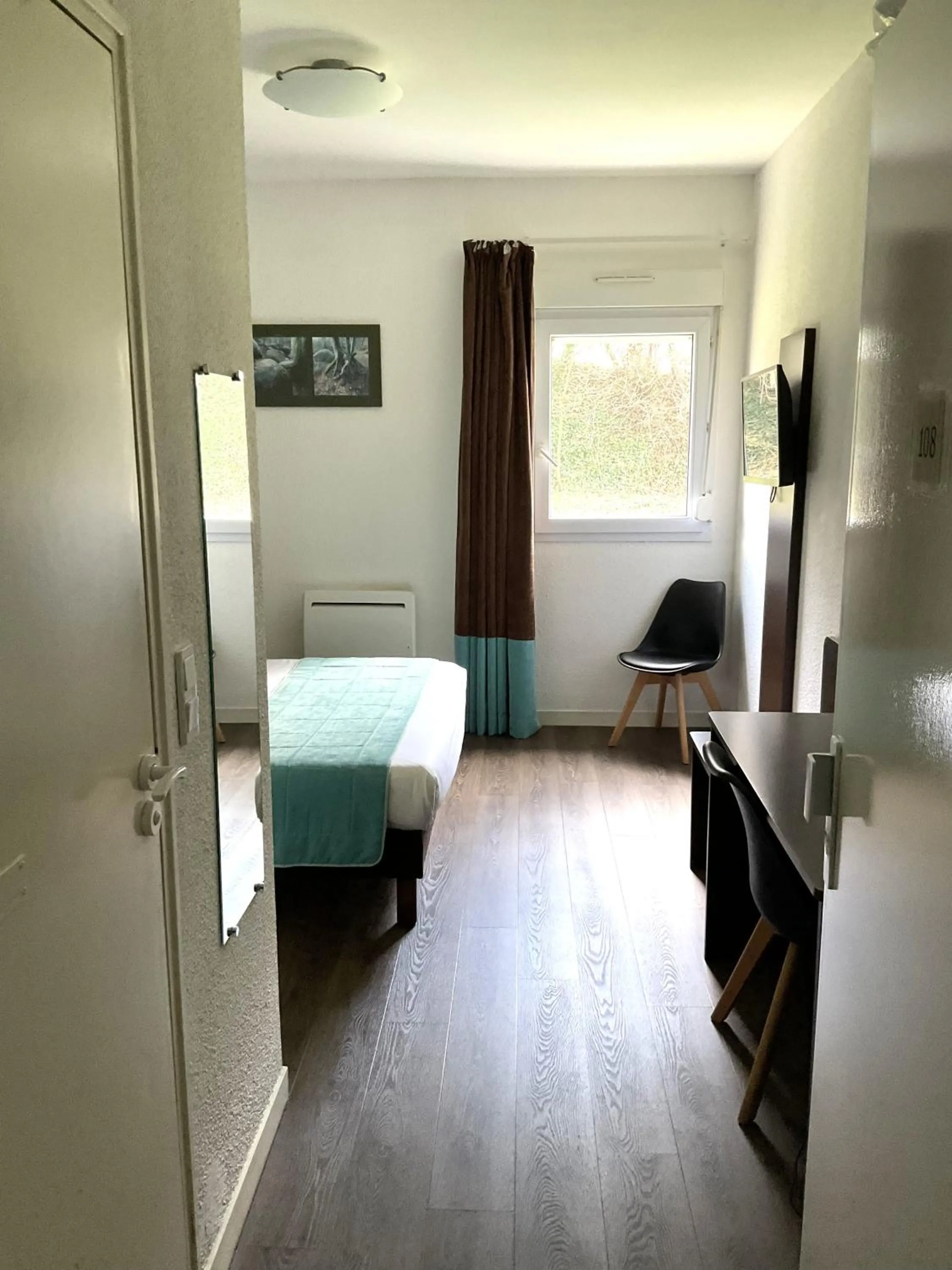 Bed in LOGIS Hôtel ARCADIA