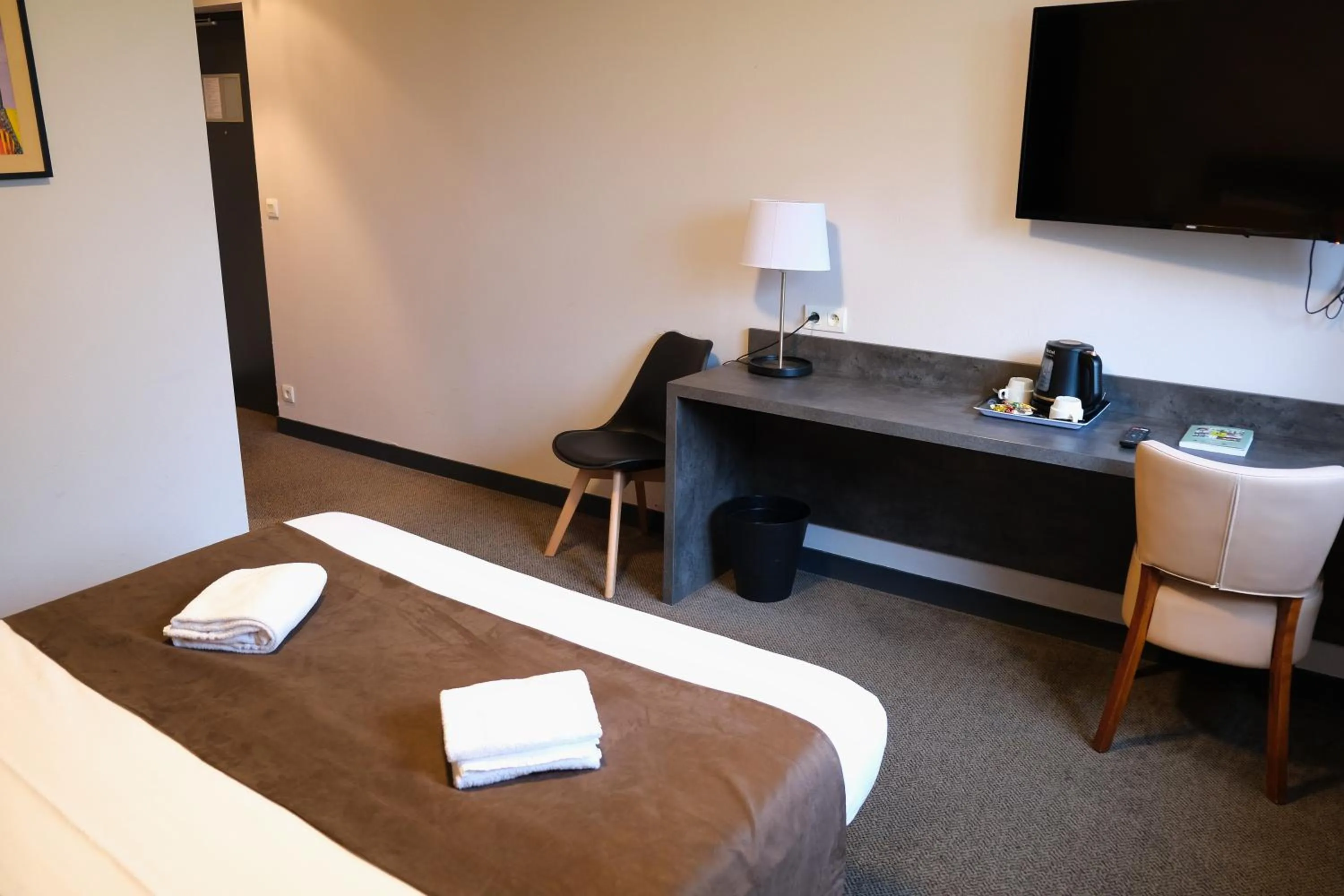 Bed in LOGIS Hôtel ARCADIA