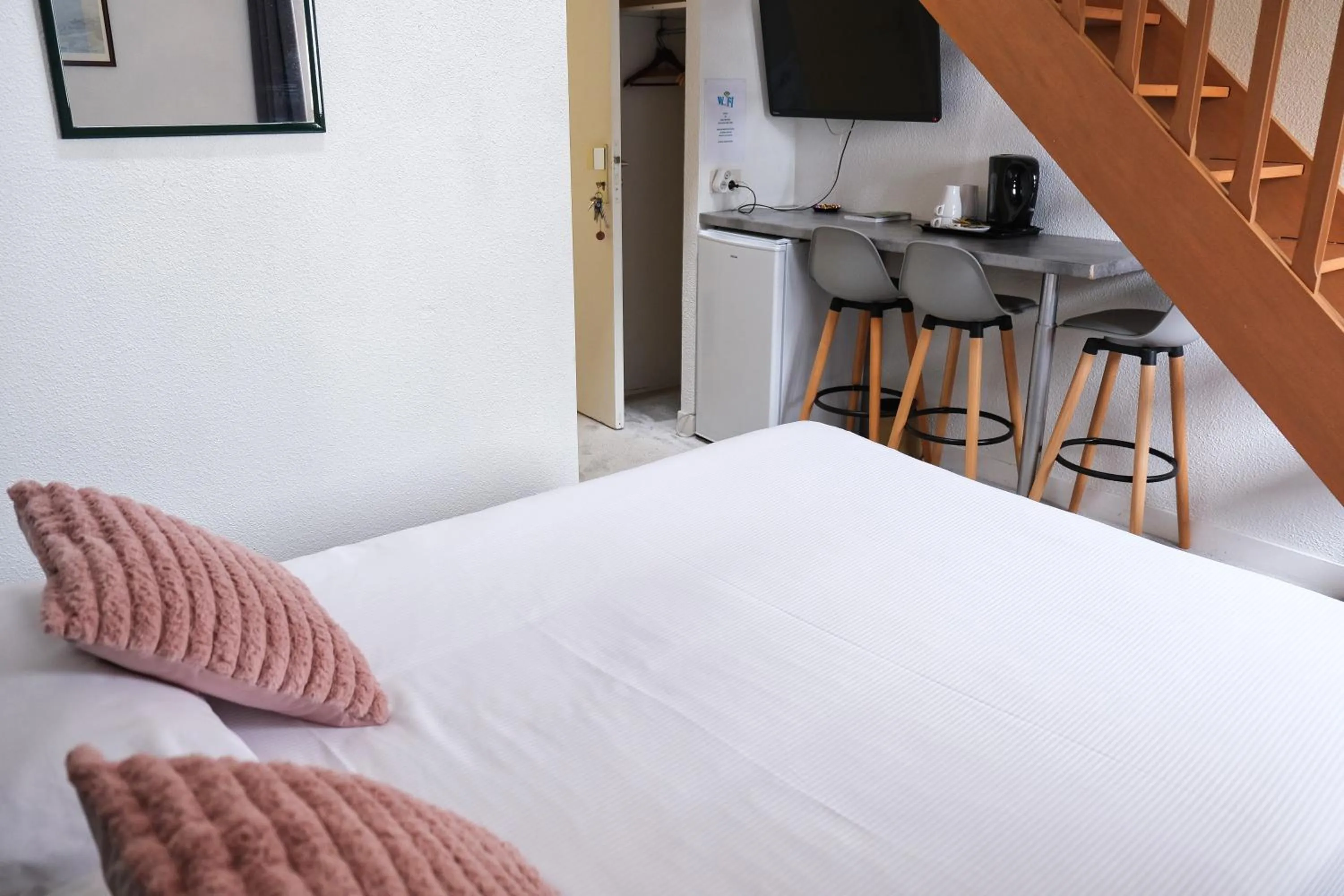 Bed in LOGIS Hôtel ARCADIA