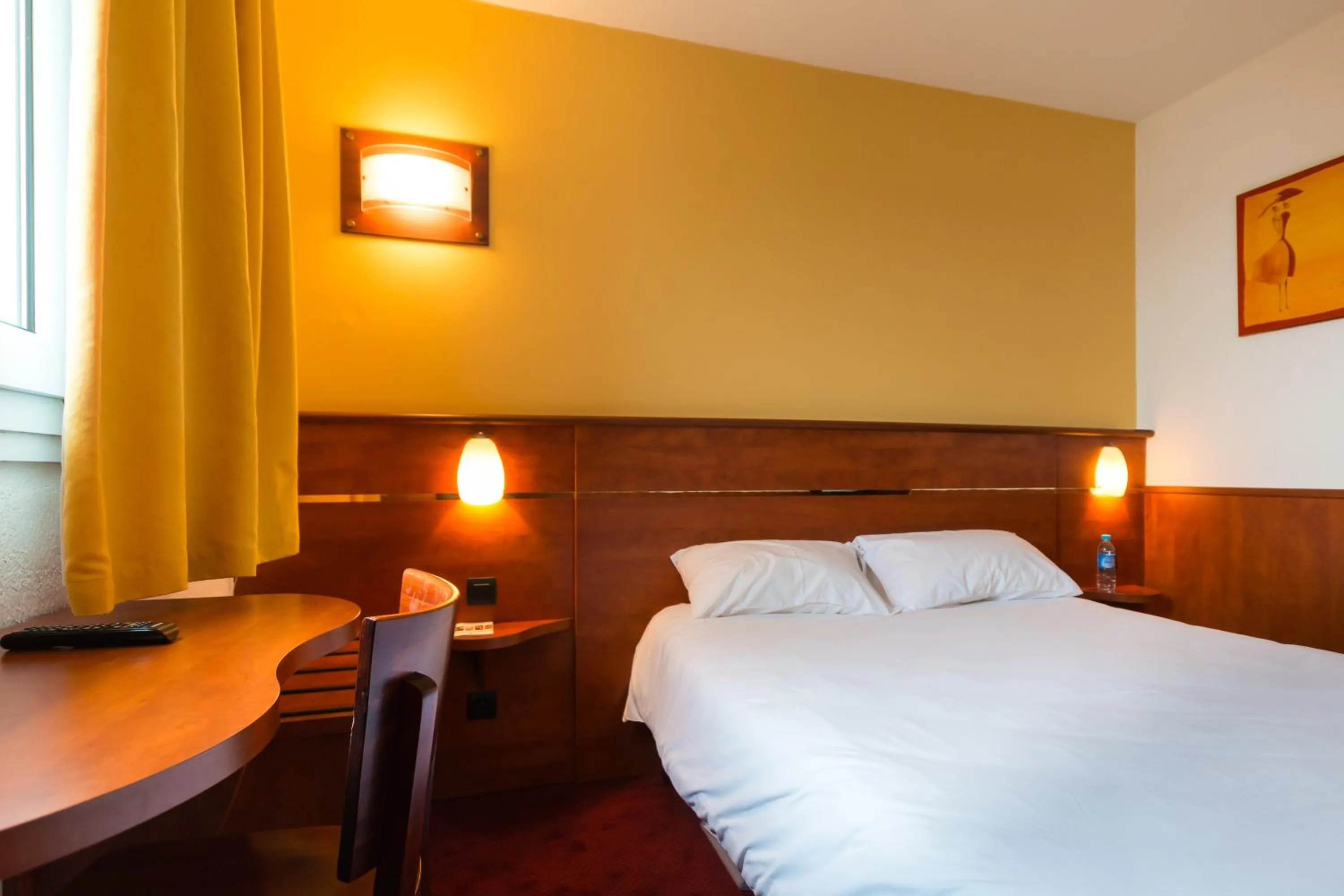 Bedroom, Bed in Brit Hotel Rennes Cesson