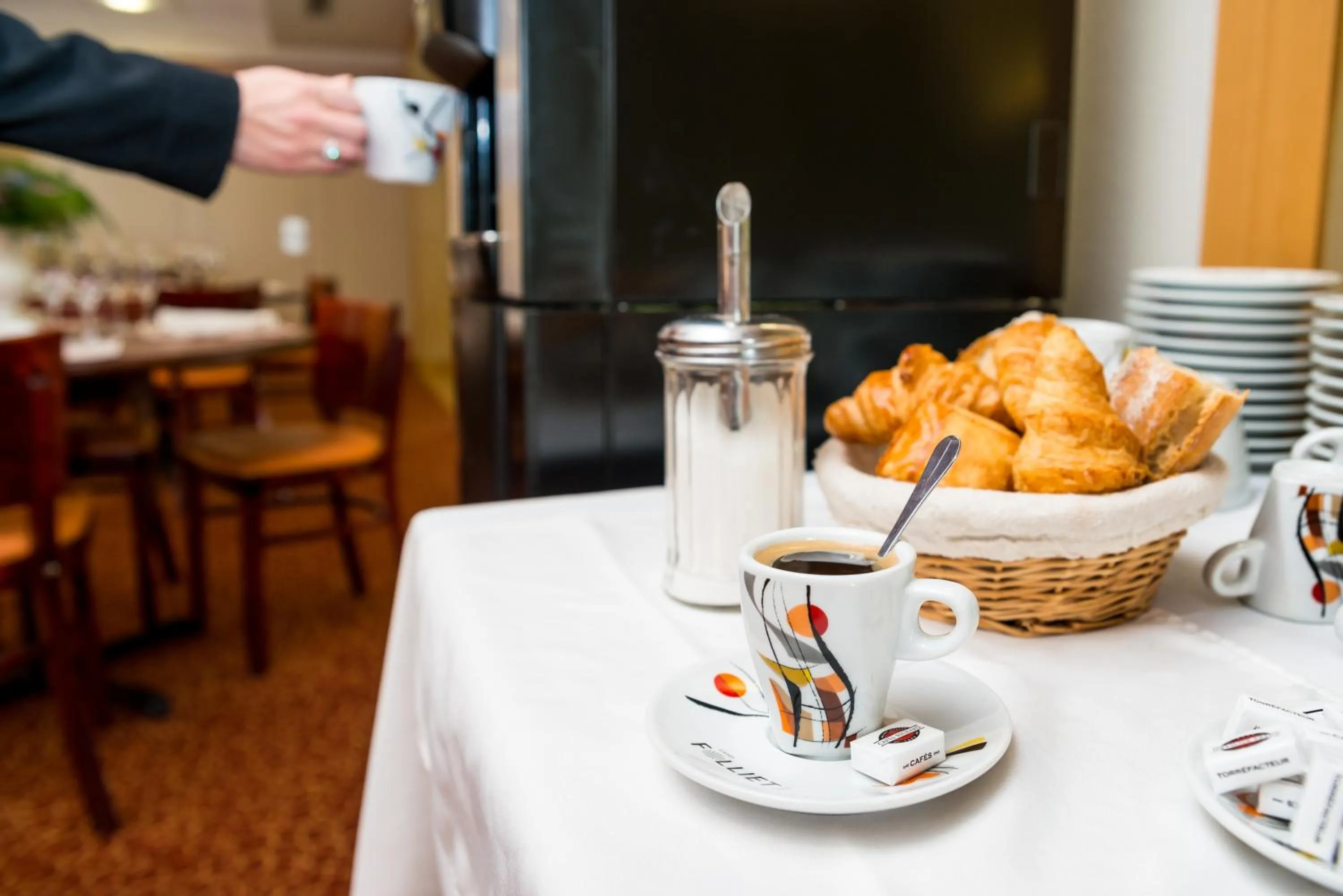 Breakfast in Brit Hotel Rennes Cesson